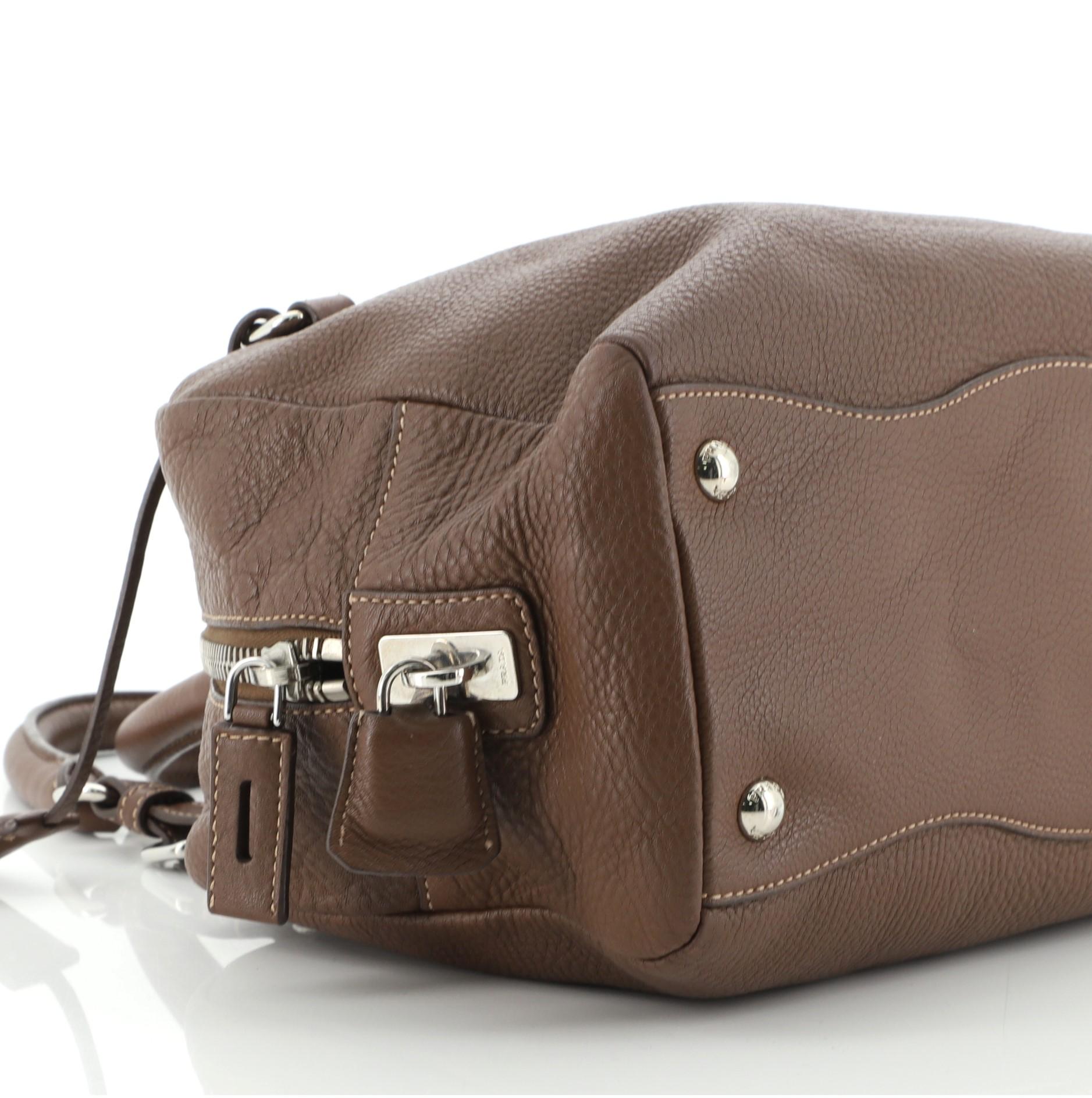 Prada Geprägtes Logo Bauletto Tasche Vitello Daino Medium 1