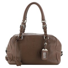 Prada Geprägtes Logo Bauletto Tasche Vitello Daino Medium