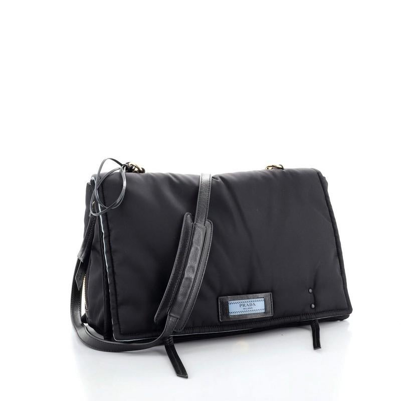 Prada Etiquette Messenger Bag aus Nylon Medium (Schwarz)