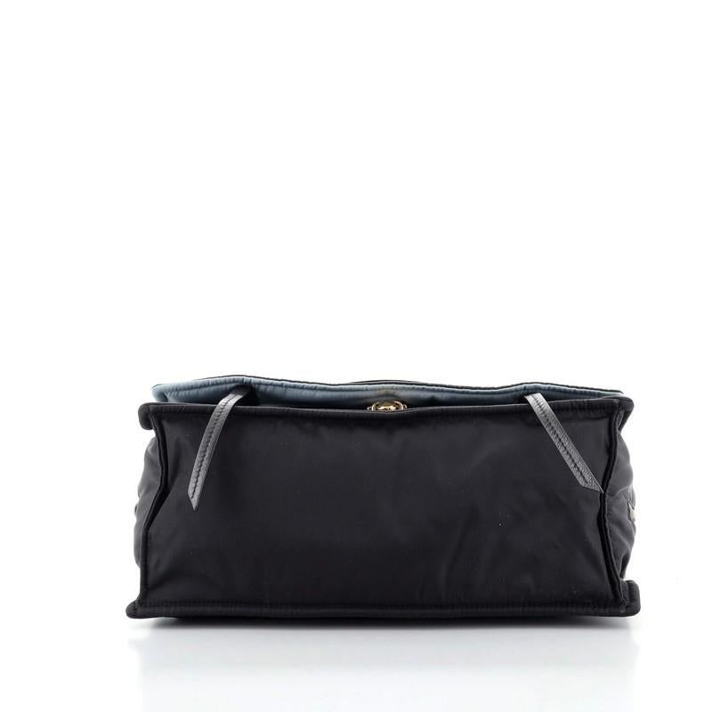Prada Etiquette Messenger Bag aus Nylon Medium für Damen oder Herren