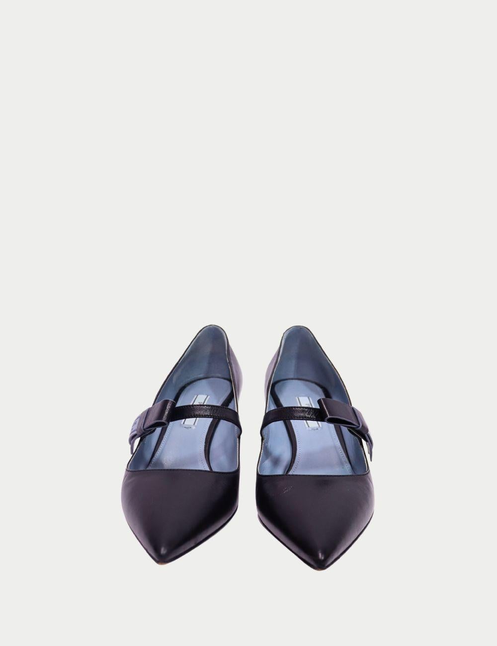 Prada - EU 38.5 en Excelente estado para la venta en Amman, JO