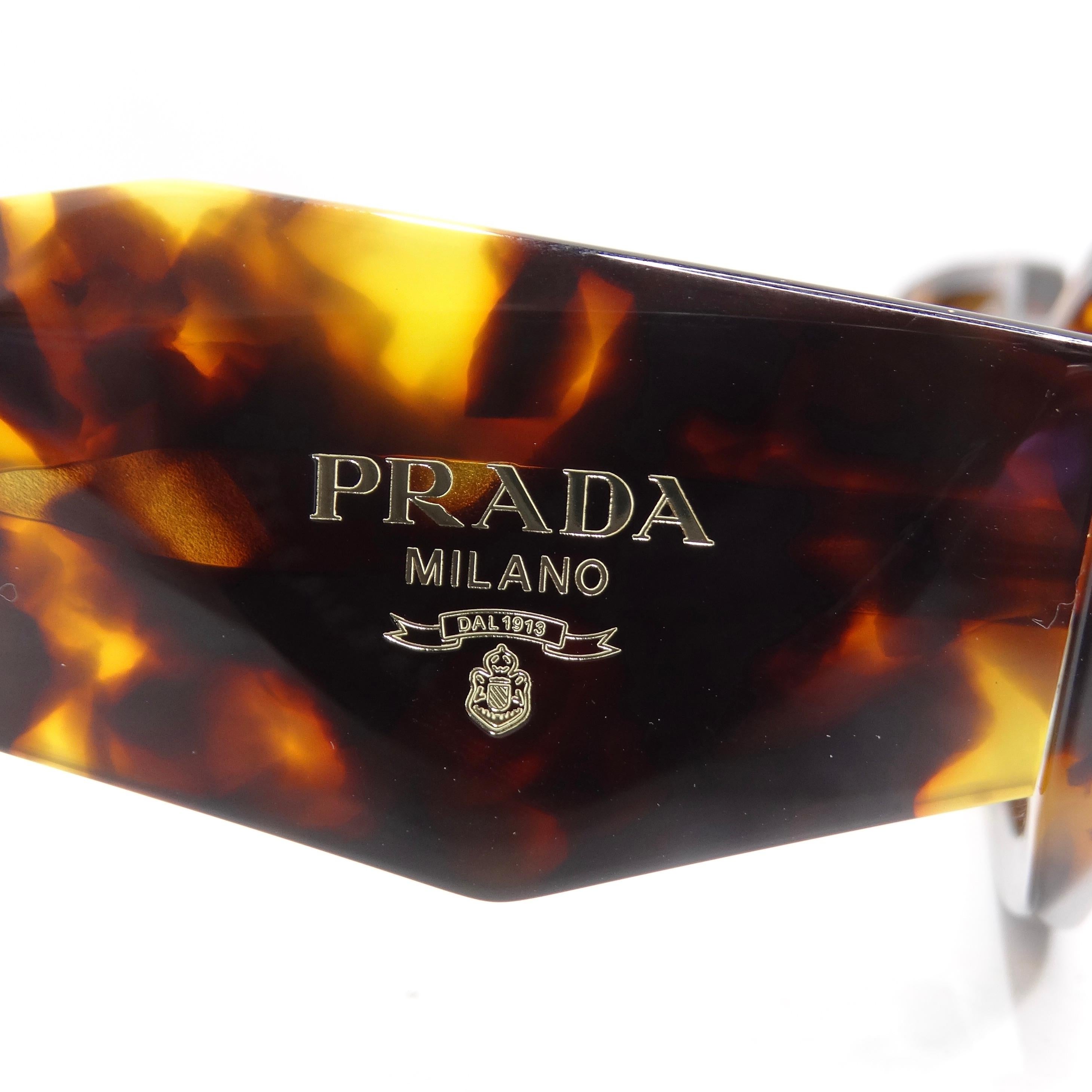 Prada Eyewear Lunettes de soleil à monture carrée en écaille de tortue Unisexe en vente