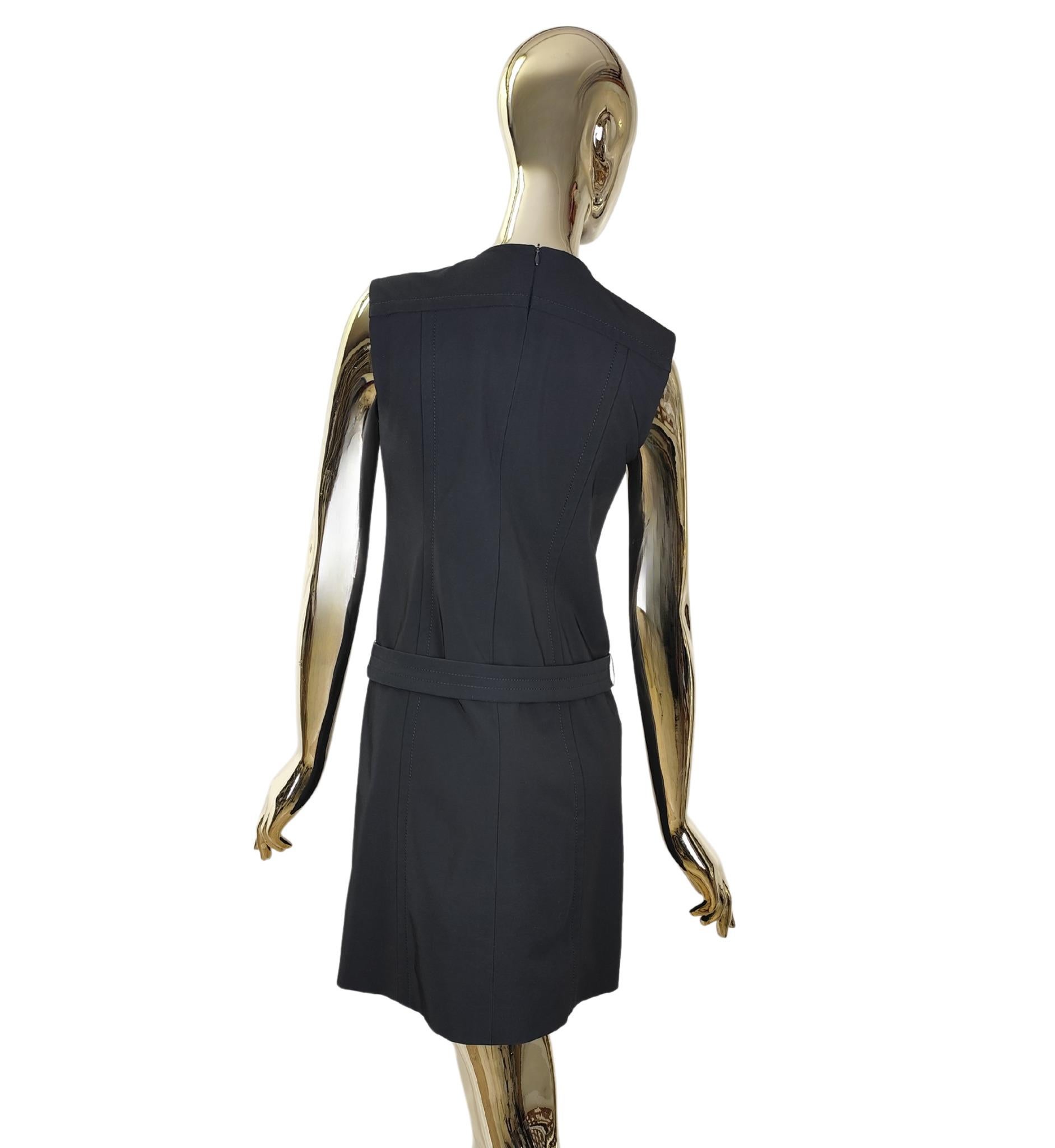 Prada F/W 1996 dress
Fabric testing sample
Navy blue stretchy nylon
Belted
Zip closure

No size label

Measurements:
bust up to 92 cm - 36 in
waist up to 88 cm - 34.5 in
hips up to 96 cm - 38 in
length 89 cm - 35 in
belt 86-94 cm - 34-37 in

Great