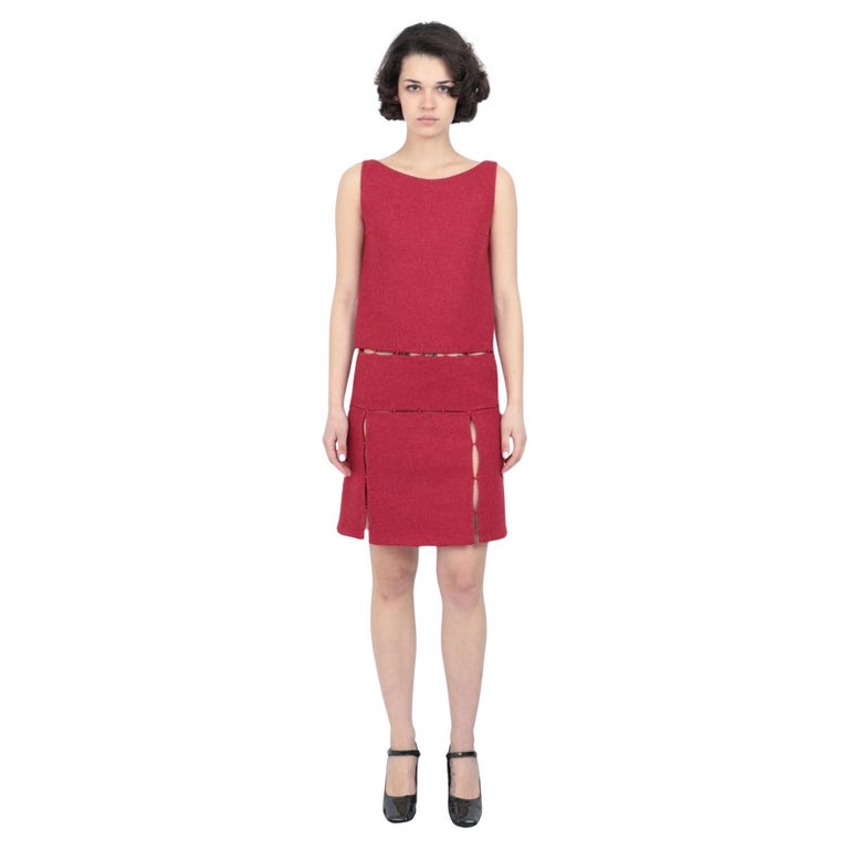 prada cut out dress Anne Hathaway Ends The 'Devil Wears Prada 2' Tour With A Risqu Cutout Dress
