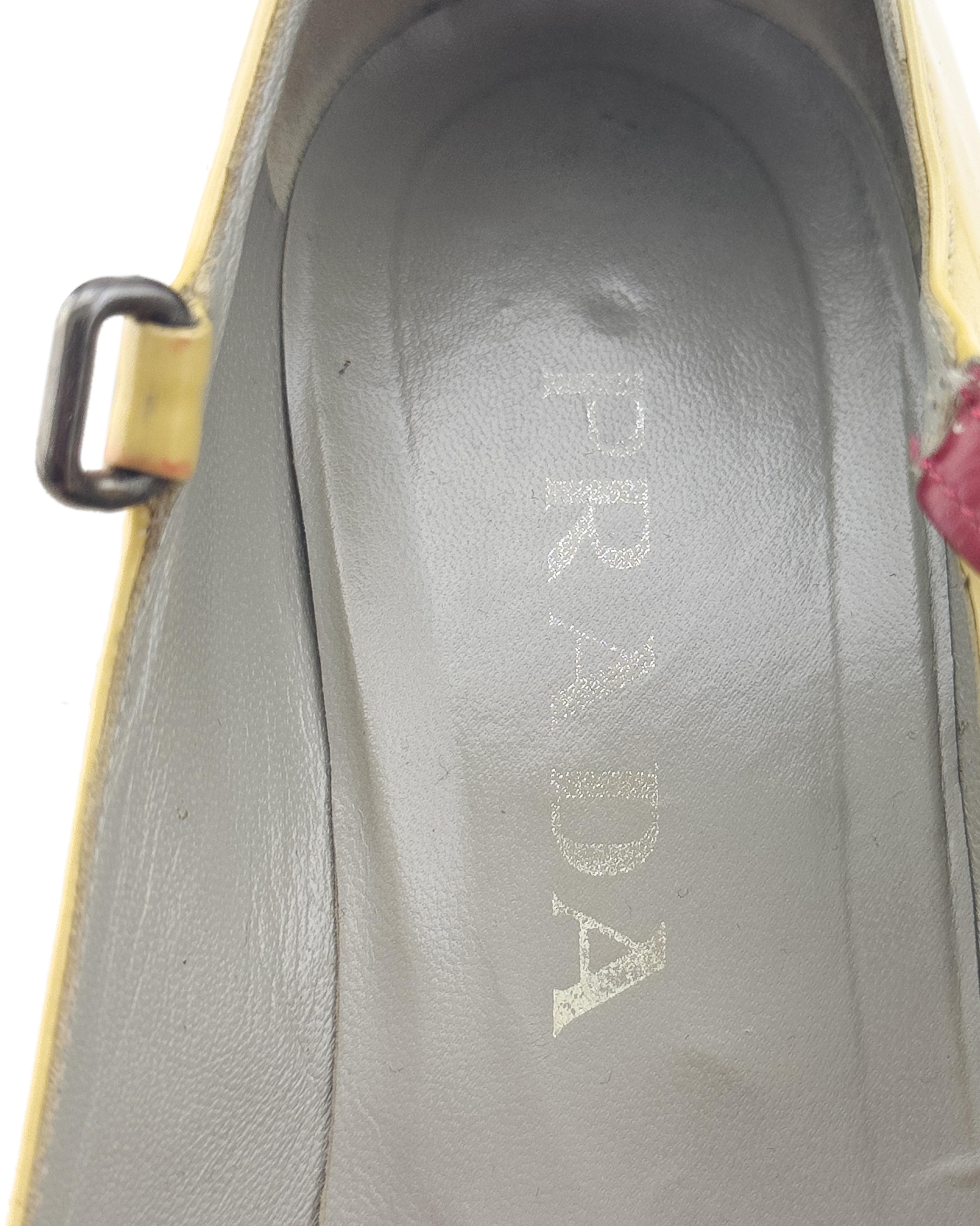 Prada F/W 1998 Beige and Red Mary Janes with Wedge Heel For Sale 6