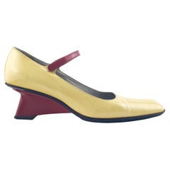 Prada F/W 1998 Beige and Red Mary Janes avec talons compensés