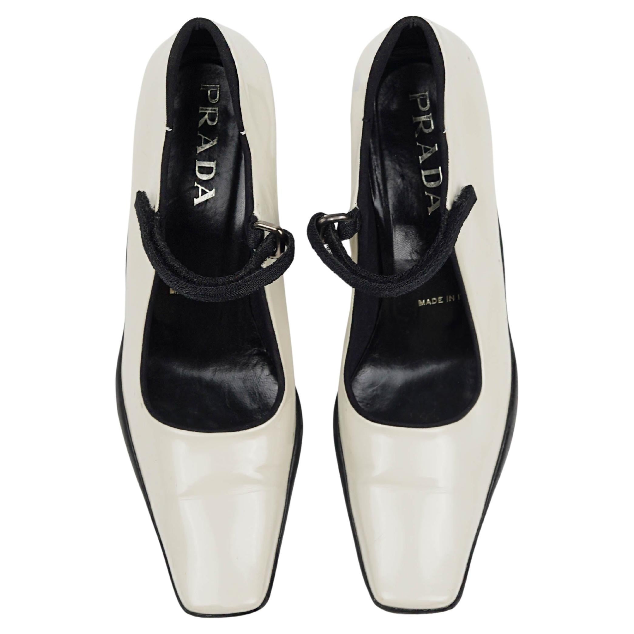 Beige Prada A/I 1999 - A. Janes in pelle verniciata bicolore - Taglia EU 39 in vendita