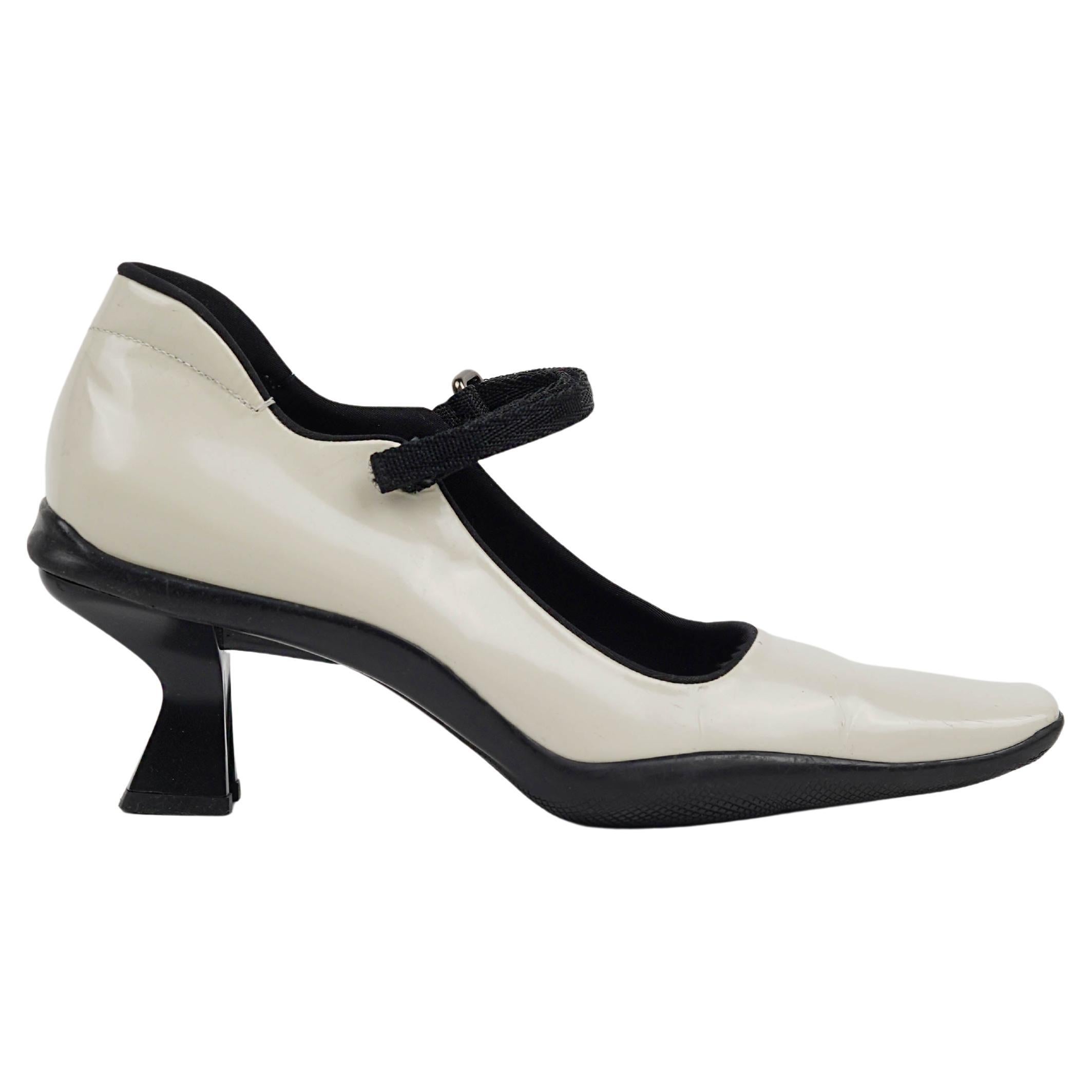 Donna Prada A/I 1999 - A. Janes in pelle verniciata bicolore - Taglia EU 39 in vendita