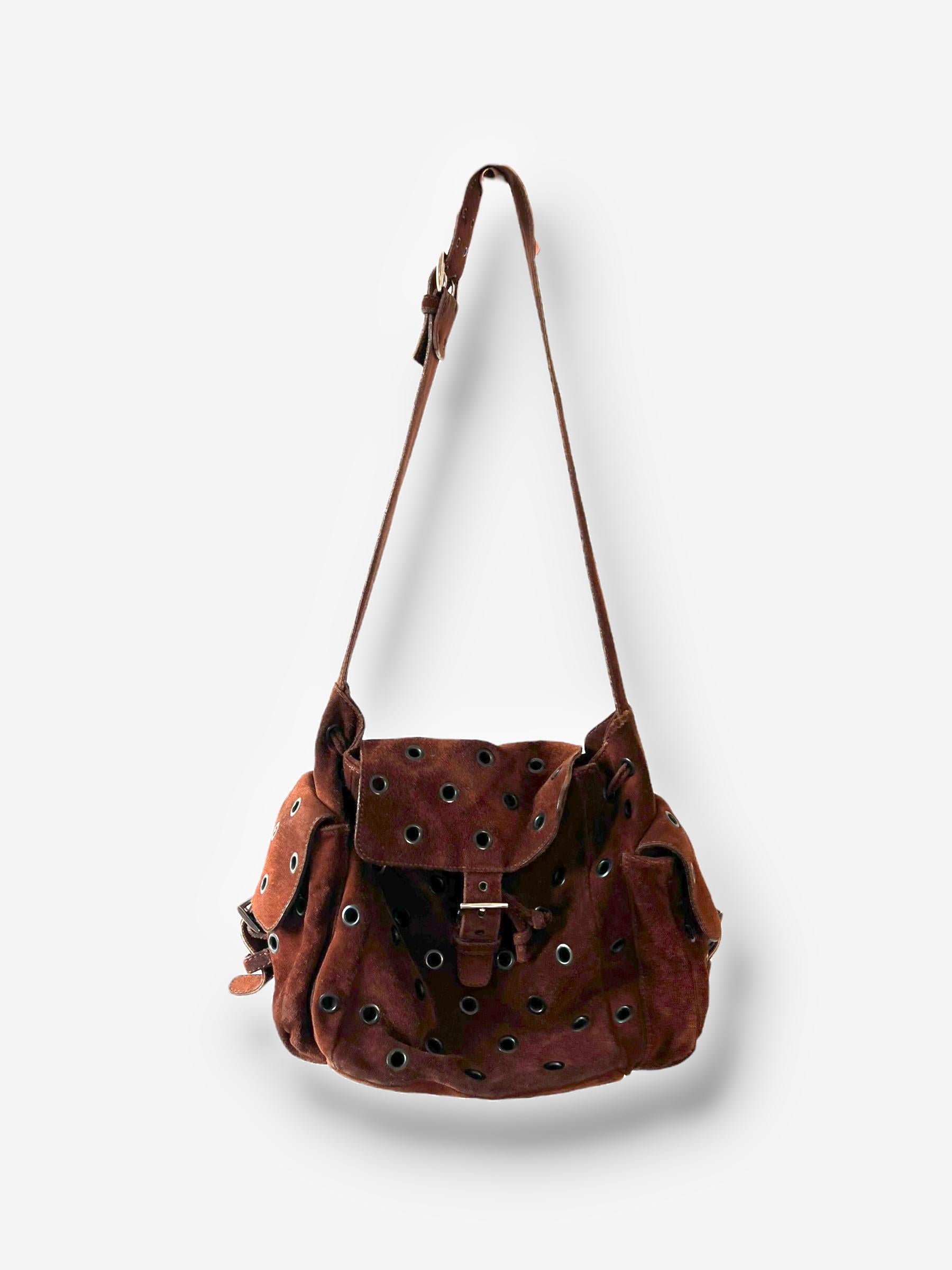 Prada F/W 1999 Bolso de ante marrón con ojal y hebilla al hombro Negro en venta
