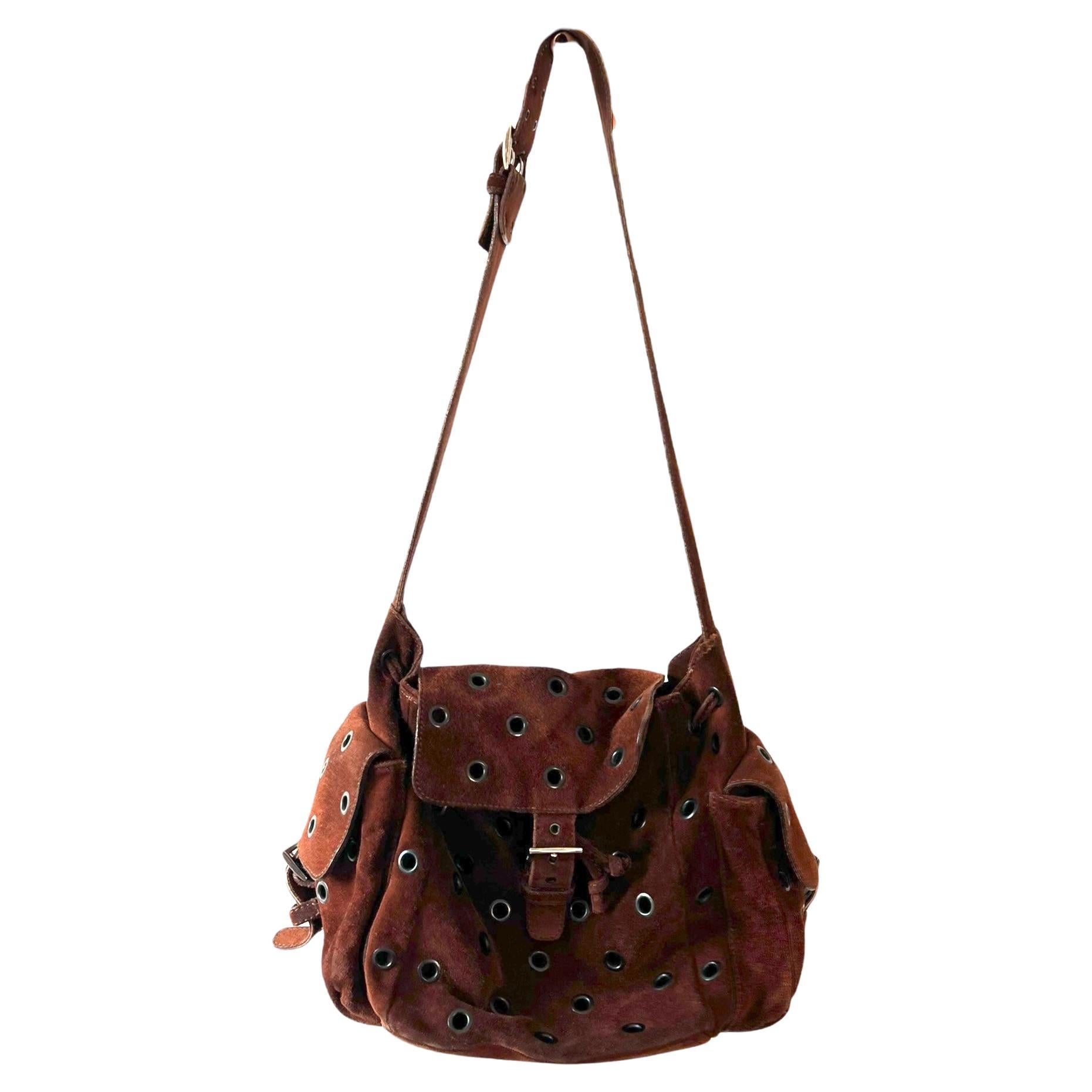 Prada F/W 1999 Bolso de ante marrón con ojal y hebilla al hombro en venta