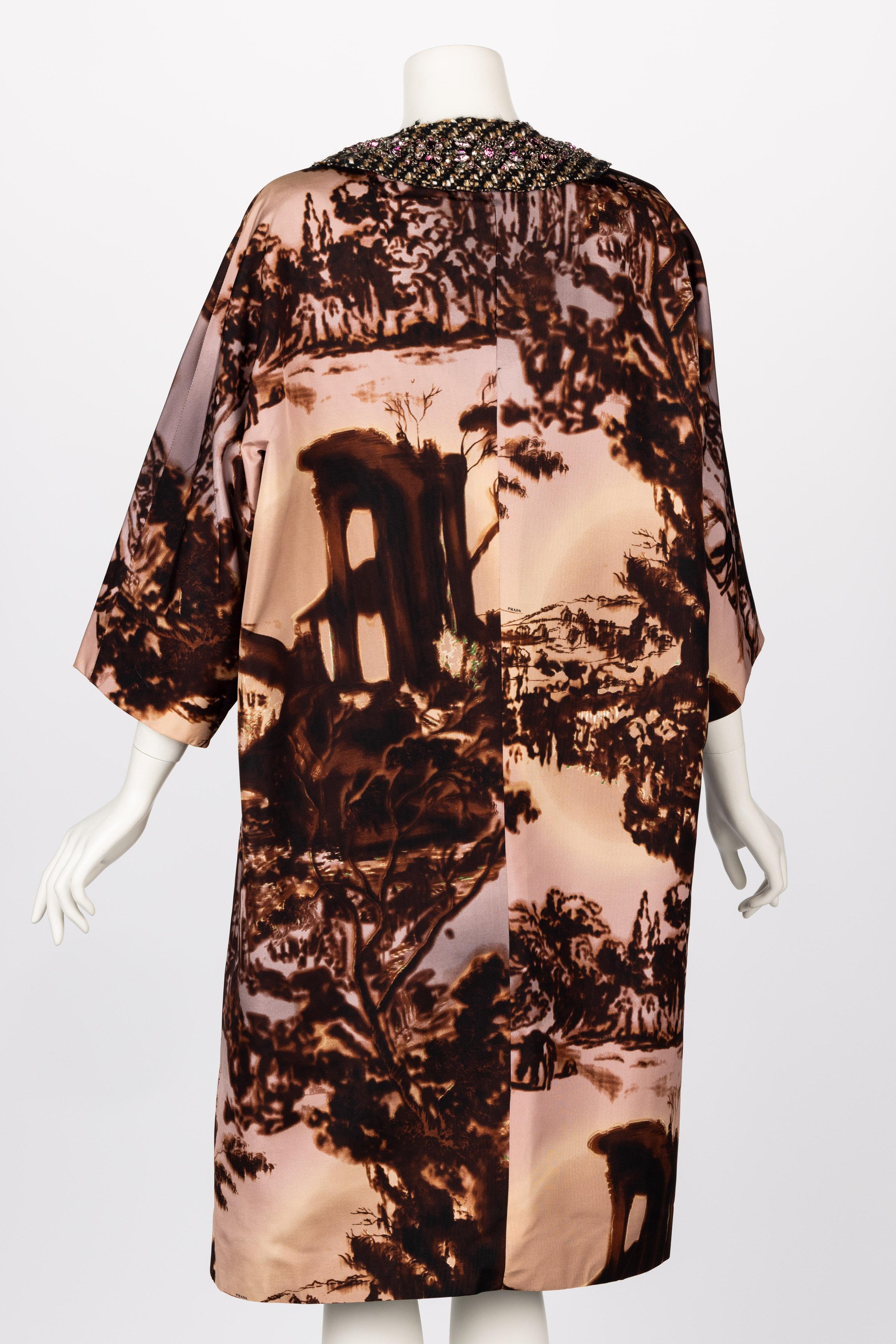Prada  Manteau de défilé en soie imprimé scénique avec col en cristal, A/H 2004 Unisexe en vente