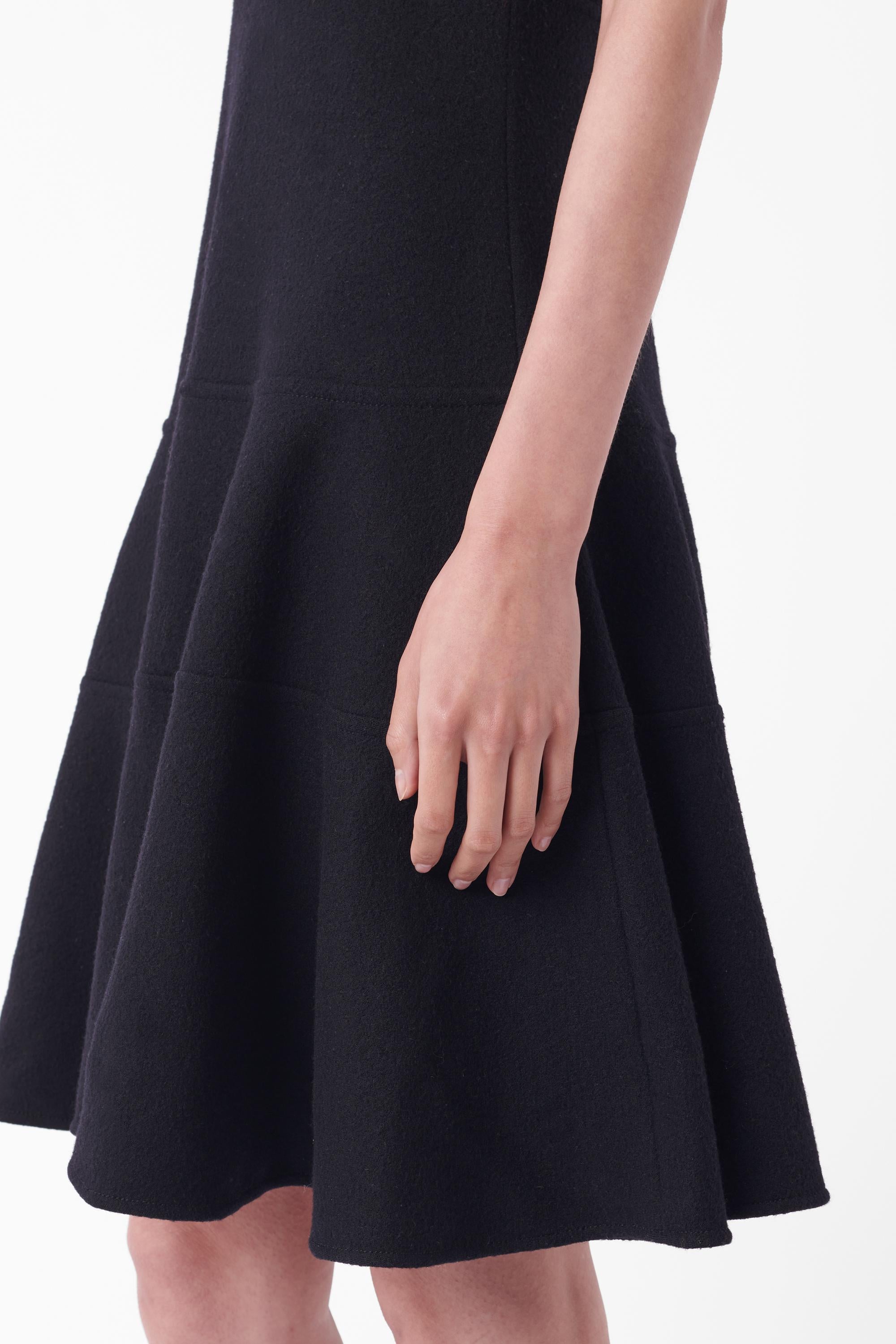 Prada F/W 2006 Black Wool A-Line Dress In Good Condition For Sale In London, GB