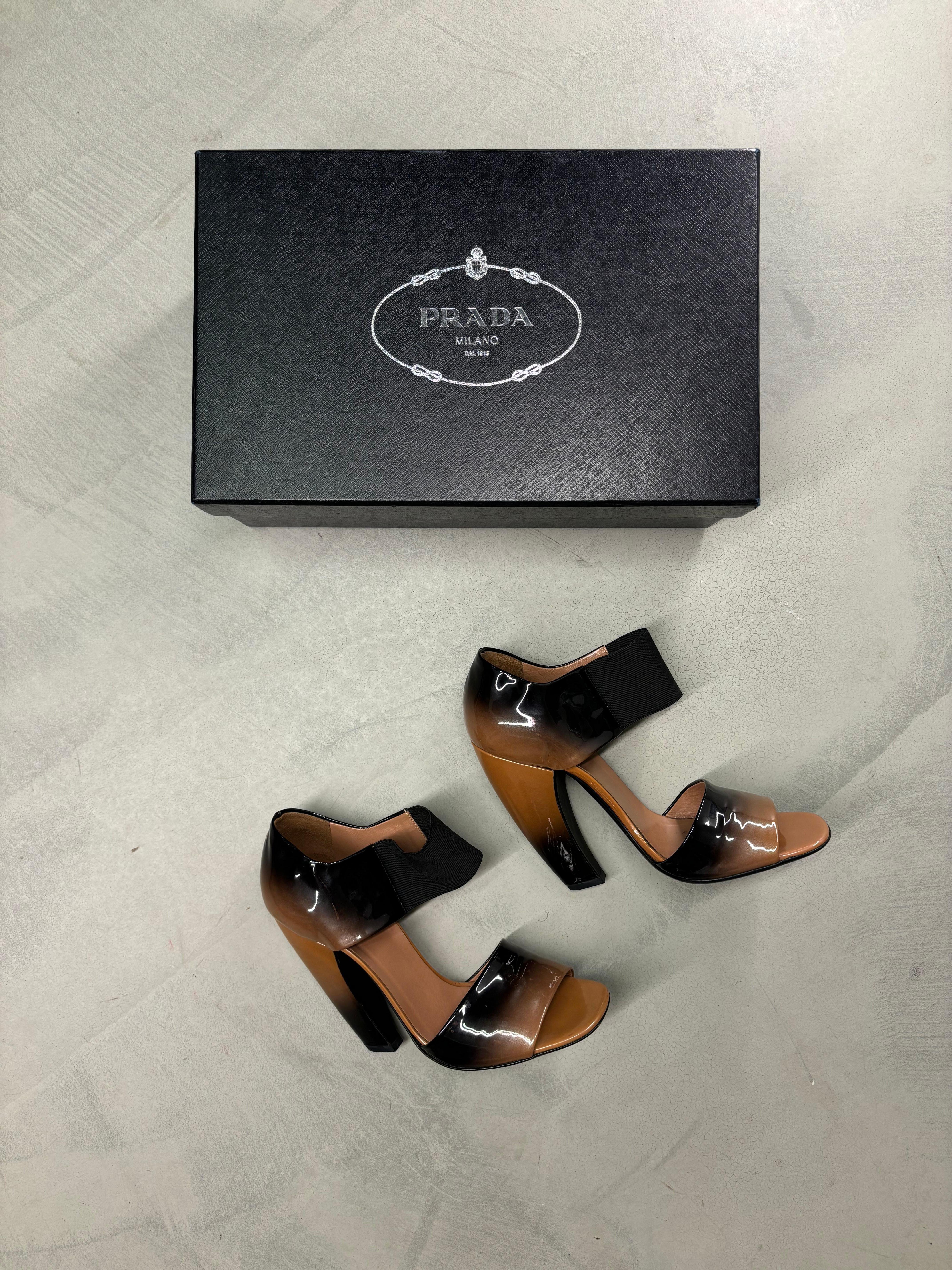 Prada F/W 2007 Banana heel sandals In Excellent Condition For Sale In Rome, IT