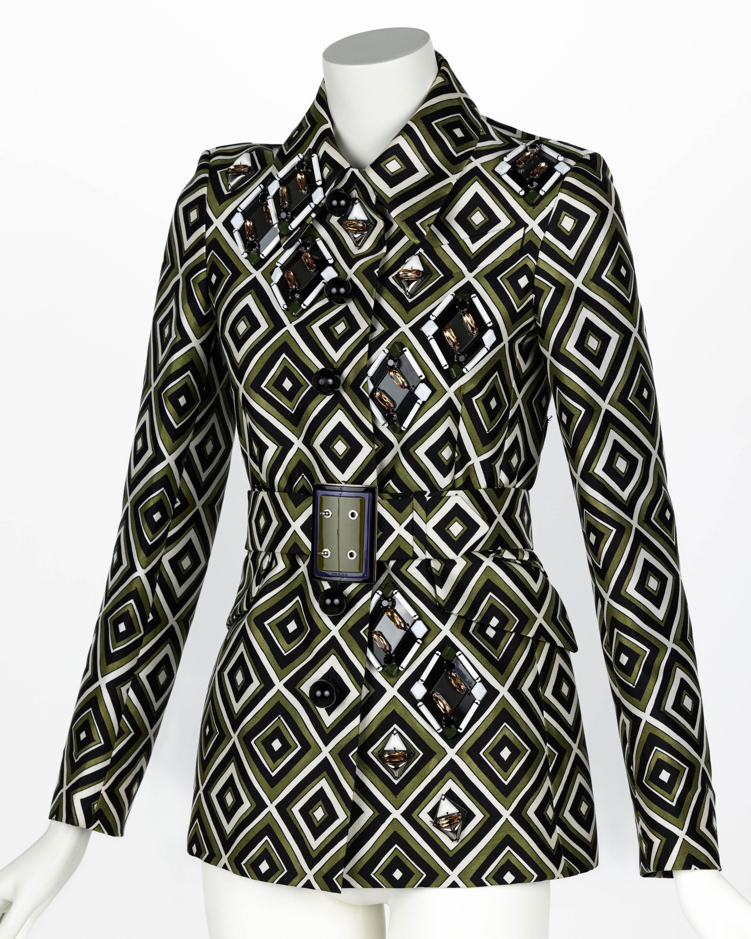 Prada F/W 2012 Chaqueta con cinturón, estampado geométrico, cristales y plexiglás embellecidos en Excelente estado para la venta en Boca Raton, FL