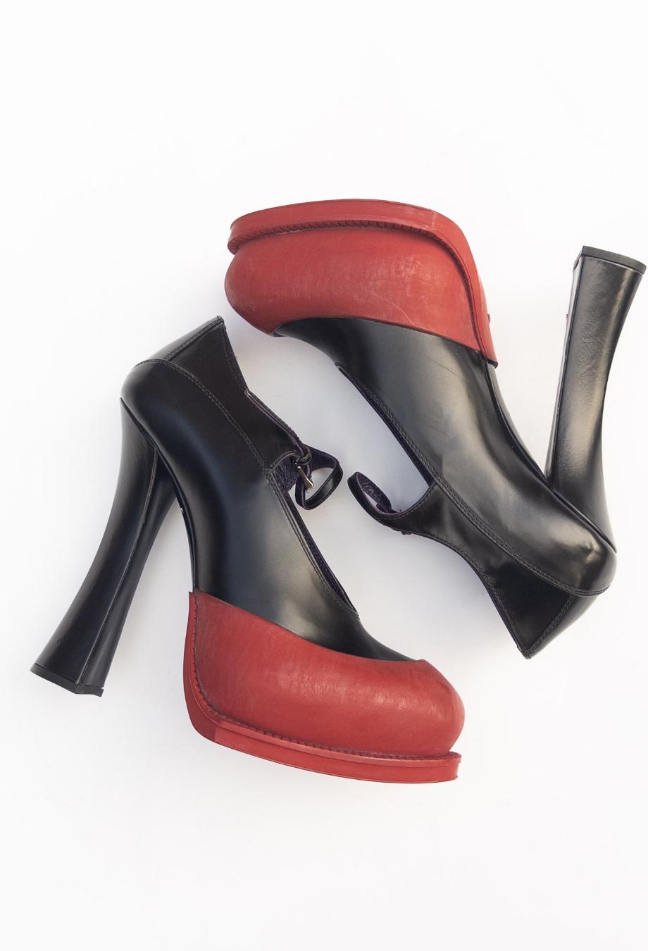 Prada F/W 2012 RUNWAY Mary Jane Dipped Red Rubber Heels Platforms Sz 38.5 In Good Condition For Sale In Melbourne, VIC