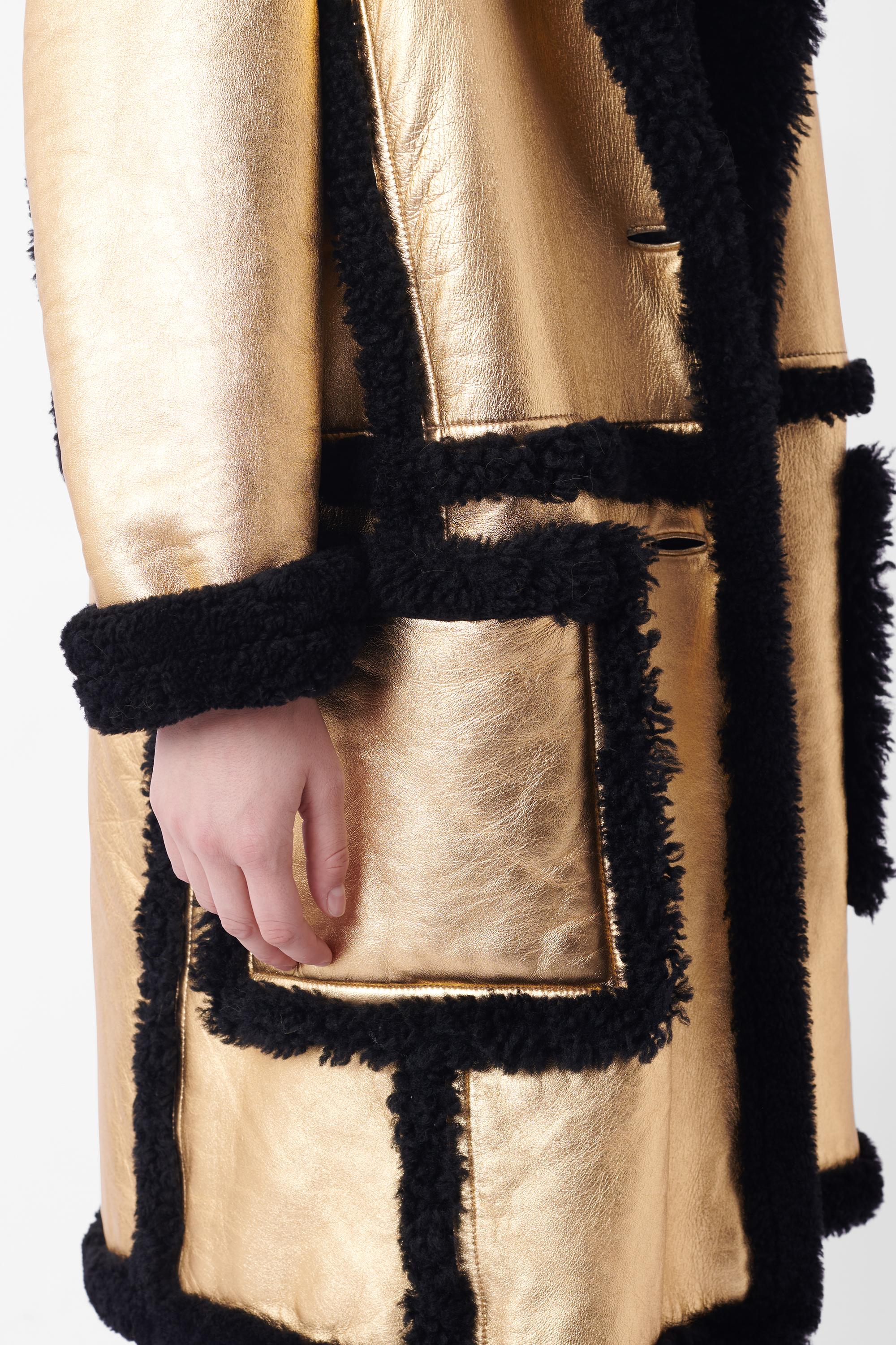 Nero Prada A/I 2014 fa sfilare un cappotto in shearling oro e nero in vendita