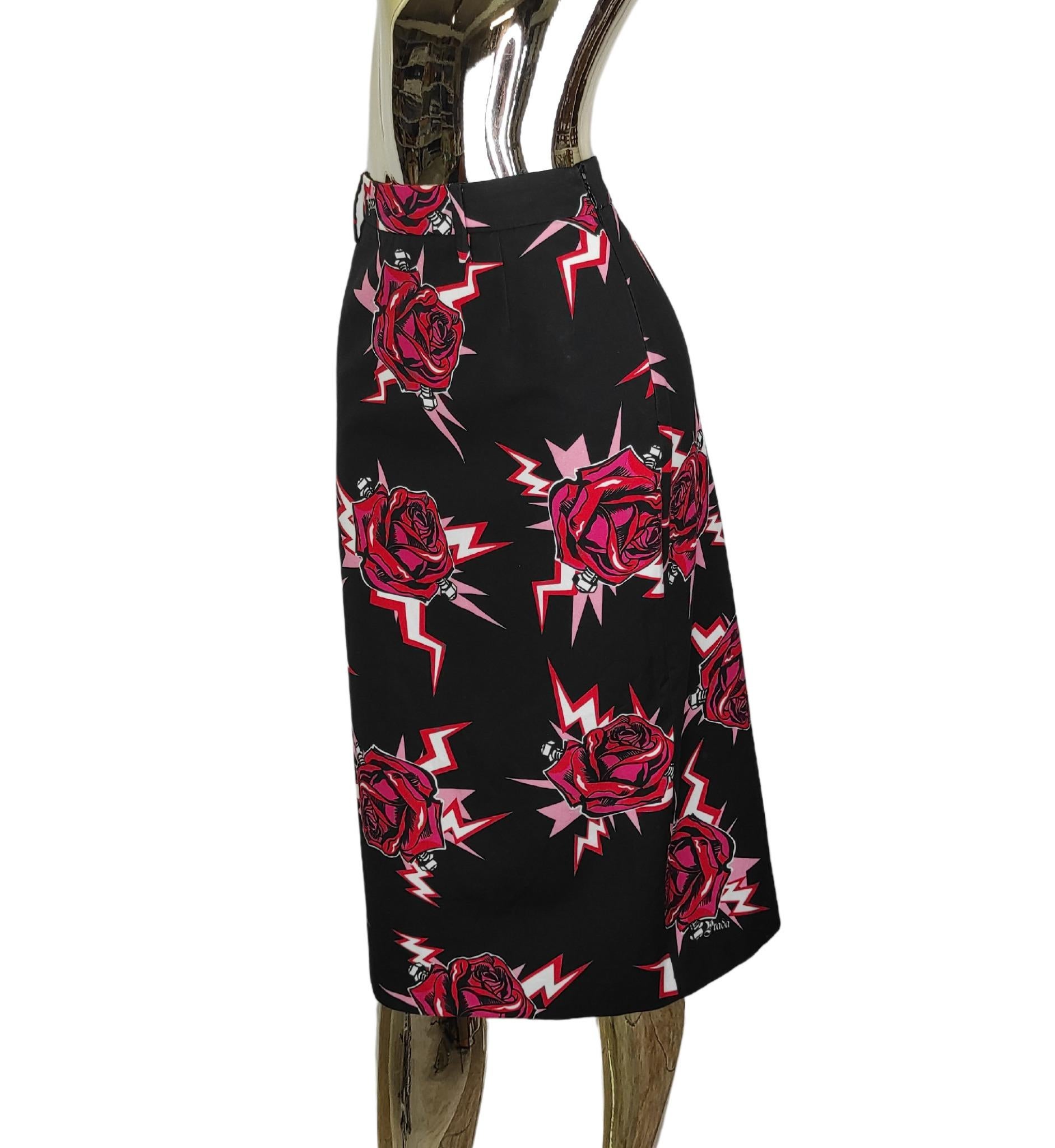 Prada F/W 2019 roses print midi skirt In Good Condition In Milano, IT
