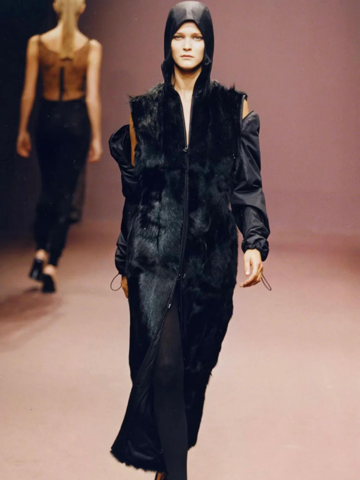 Manteau en fourrure de chevreau teintée Prada F/W1999 Bon état - En vente à Athina, GR