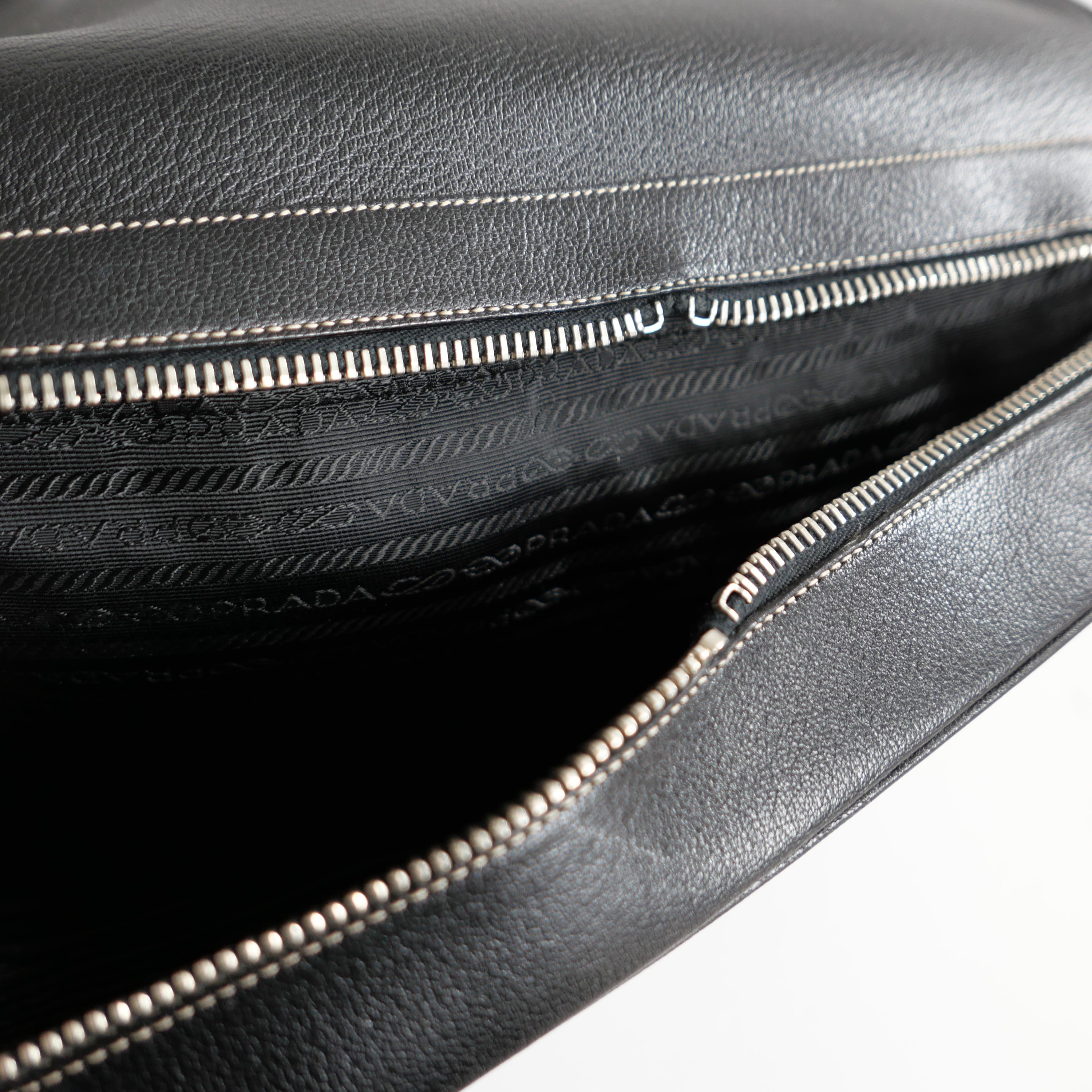 Prada Fall 2000 Black Leather Zip Base Doctor's Bag en vente 5