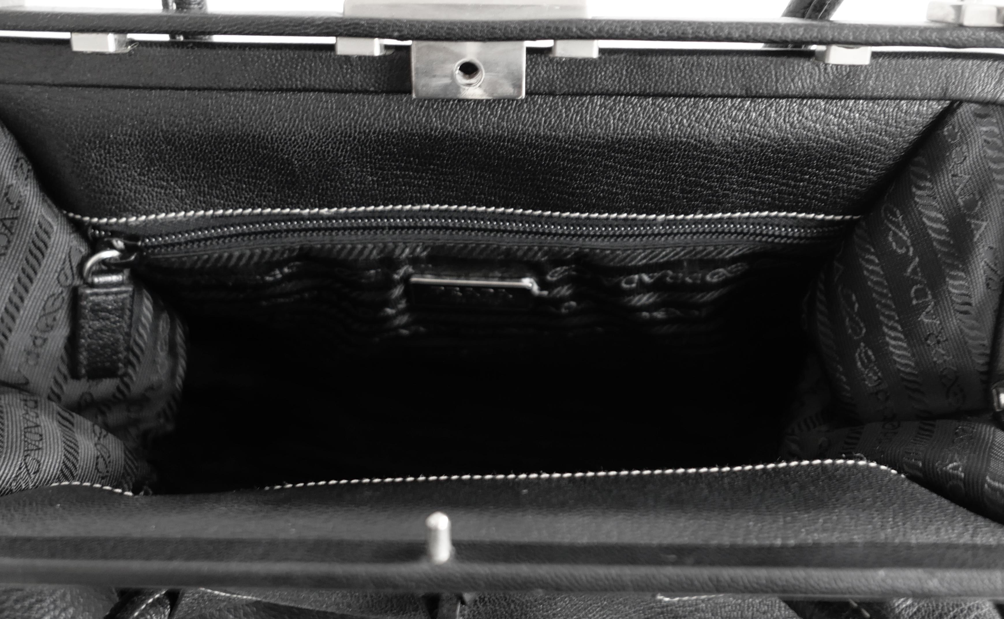 Prada Fall 2000 Black Leather Zip Base Doctor's Bag en vente 6