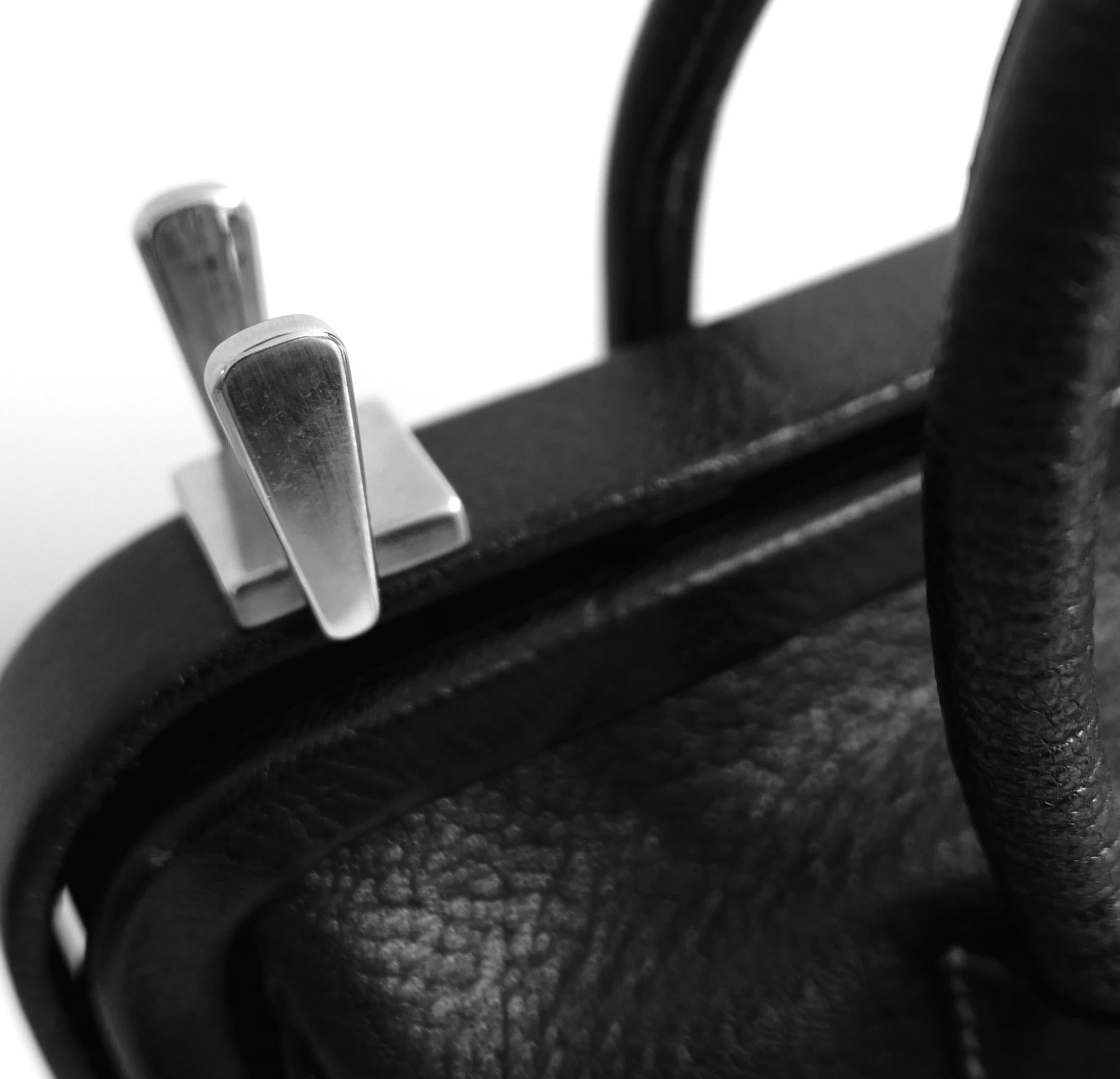 Prada Fall 2000 Black Leather Zip Base Doctor's Bag Pour femmes en vente