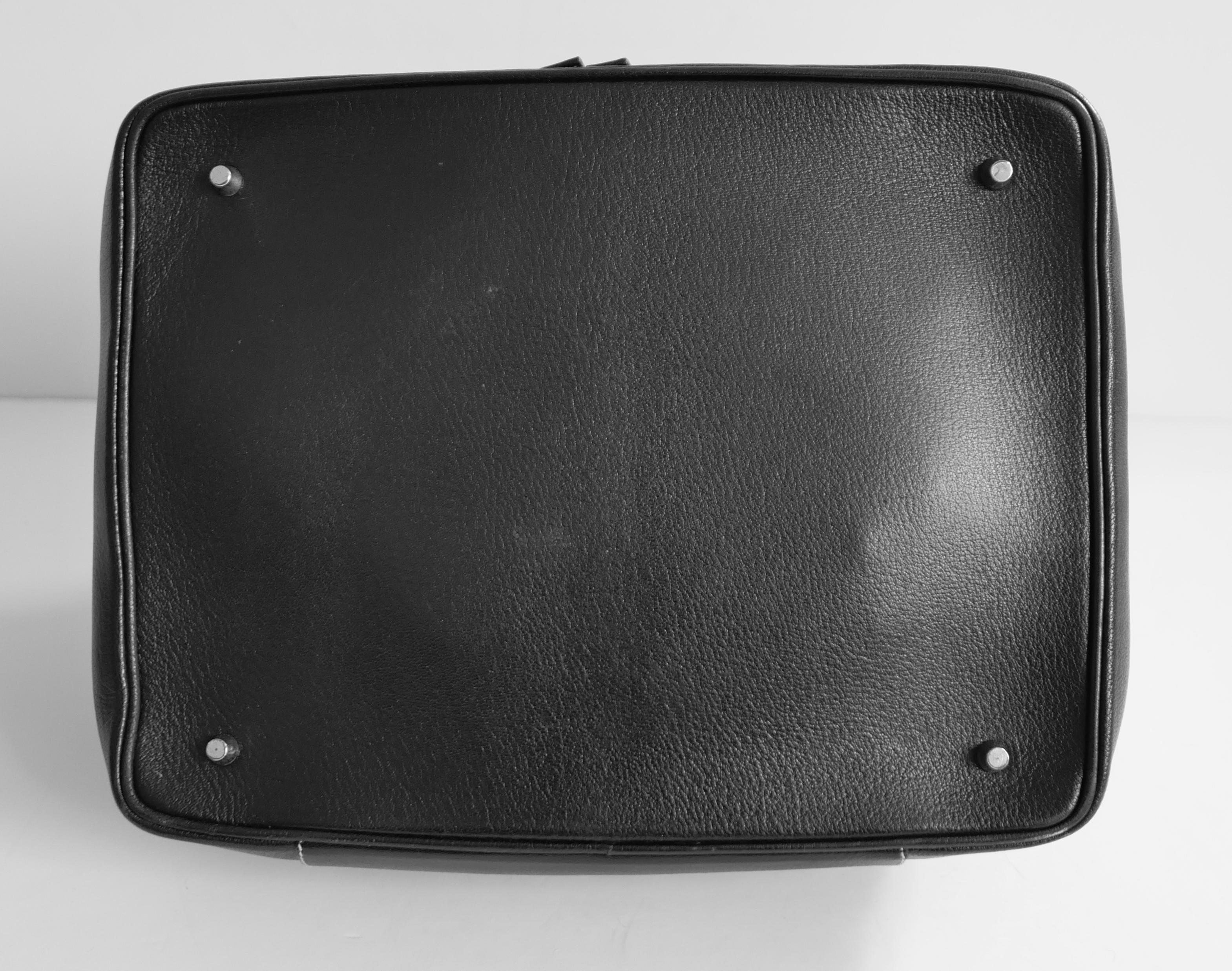 Prada Fall 2000 Black Leather Zip Base Doctor's Bag en vente 4