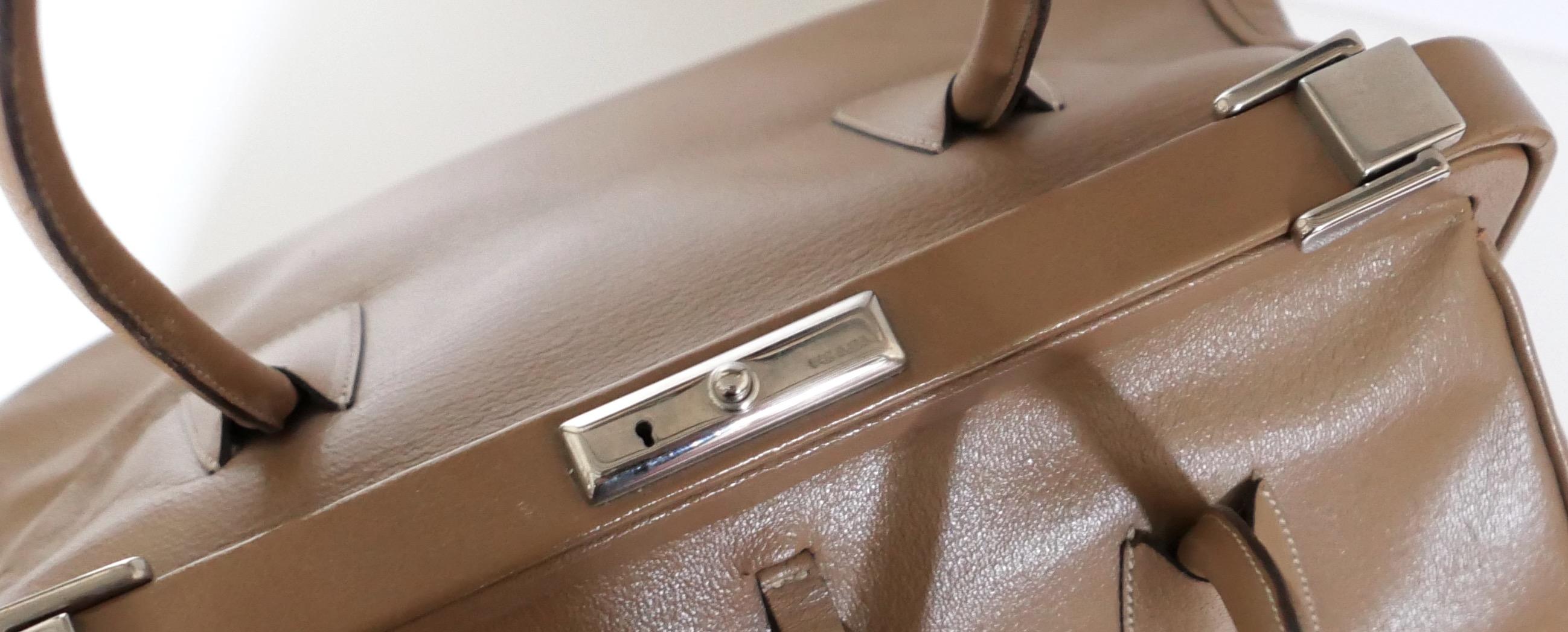Prada Fall 2000 Camel Leather Zip Base Doctor's Bag In Excellent Condition For Sale In London, GB