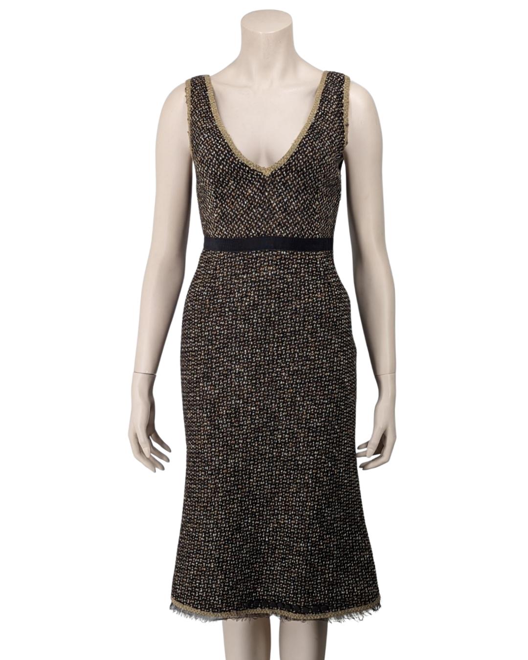 From the Fall Winter 2000 collection viewed on Gisèle Bundchen, this flared dress is a dream of elegance.

. Brown wool tweed
. Deep V neckline with beige stitched trim details
. Flared skirt with stud
. Side zipper closing
. 40's style vibes
.