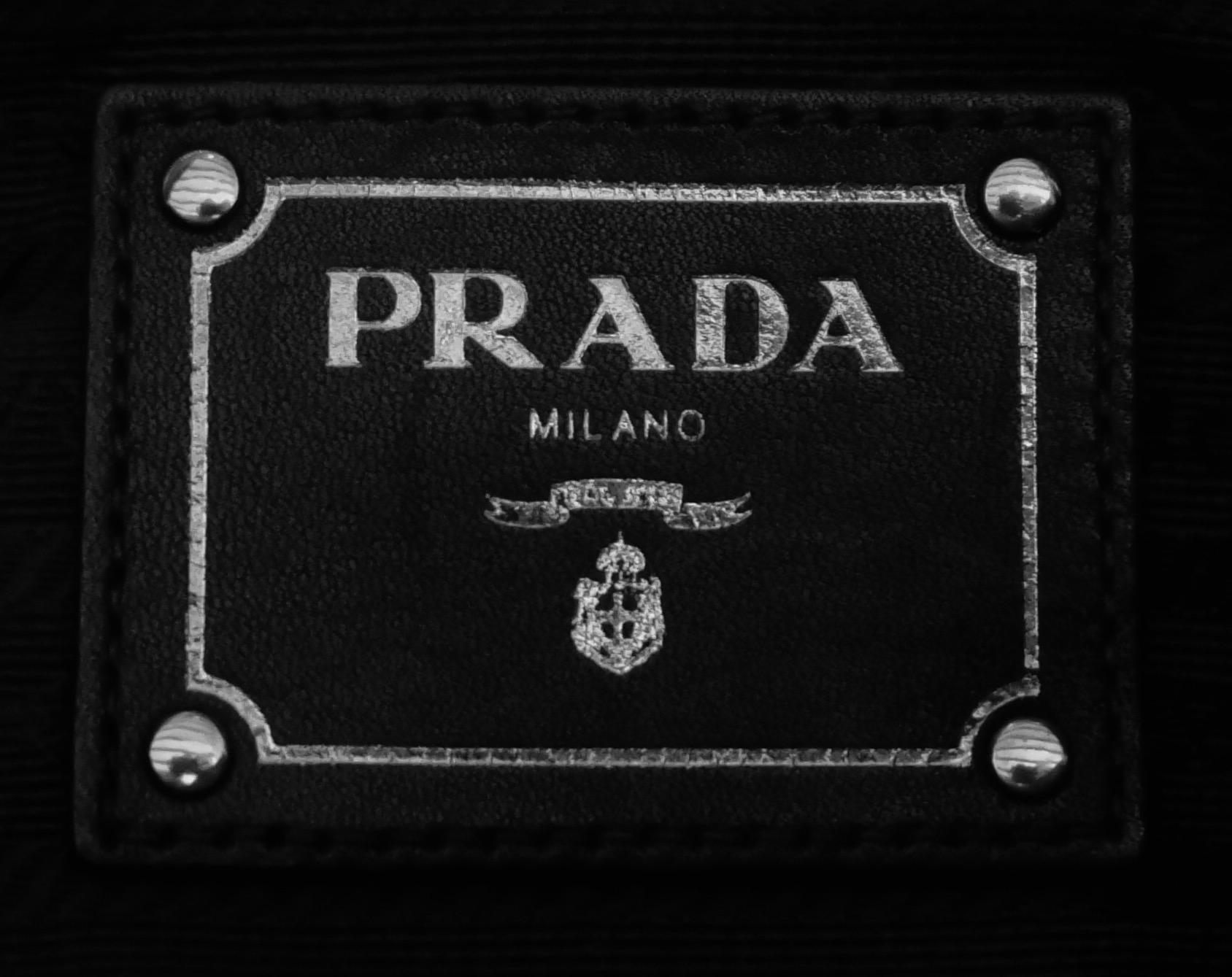 Prada Otoño 2003 Bolso tote de piel con cremallera y herrajes especiales 6