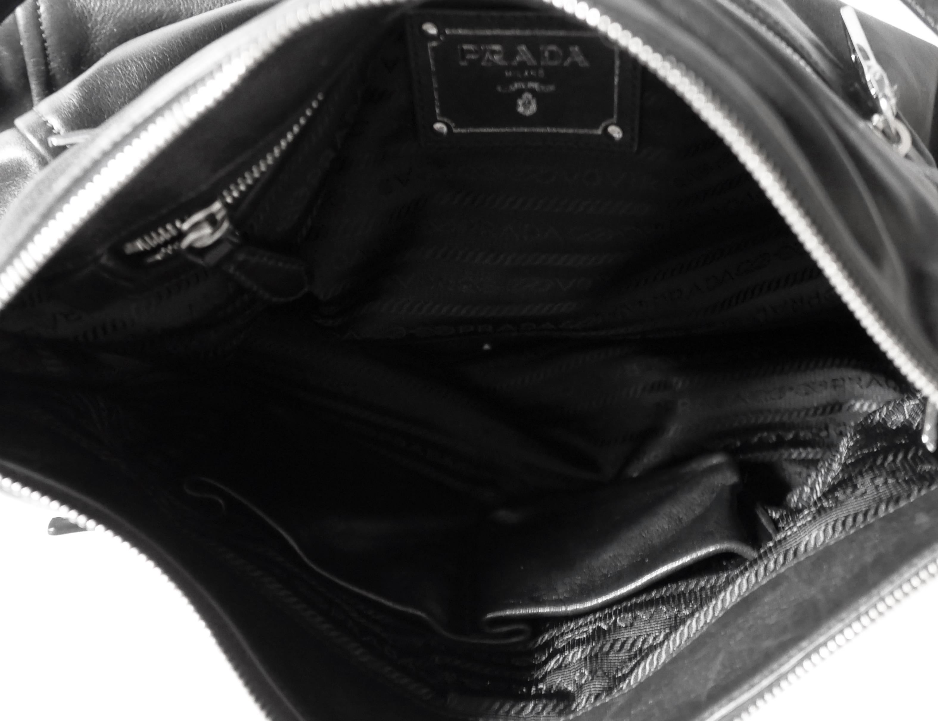 Prada Otoño 2003 Bolso tote de piel con cremallera y herrajes especiales 4