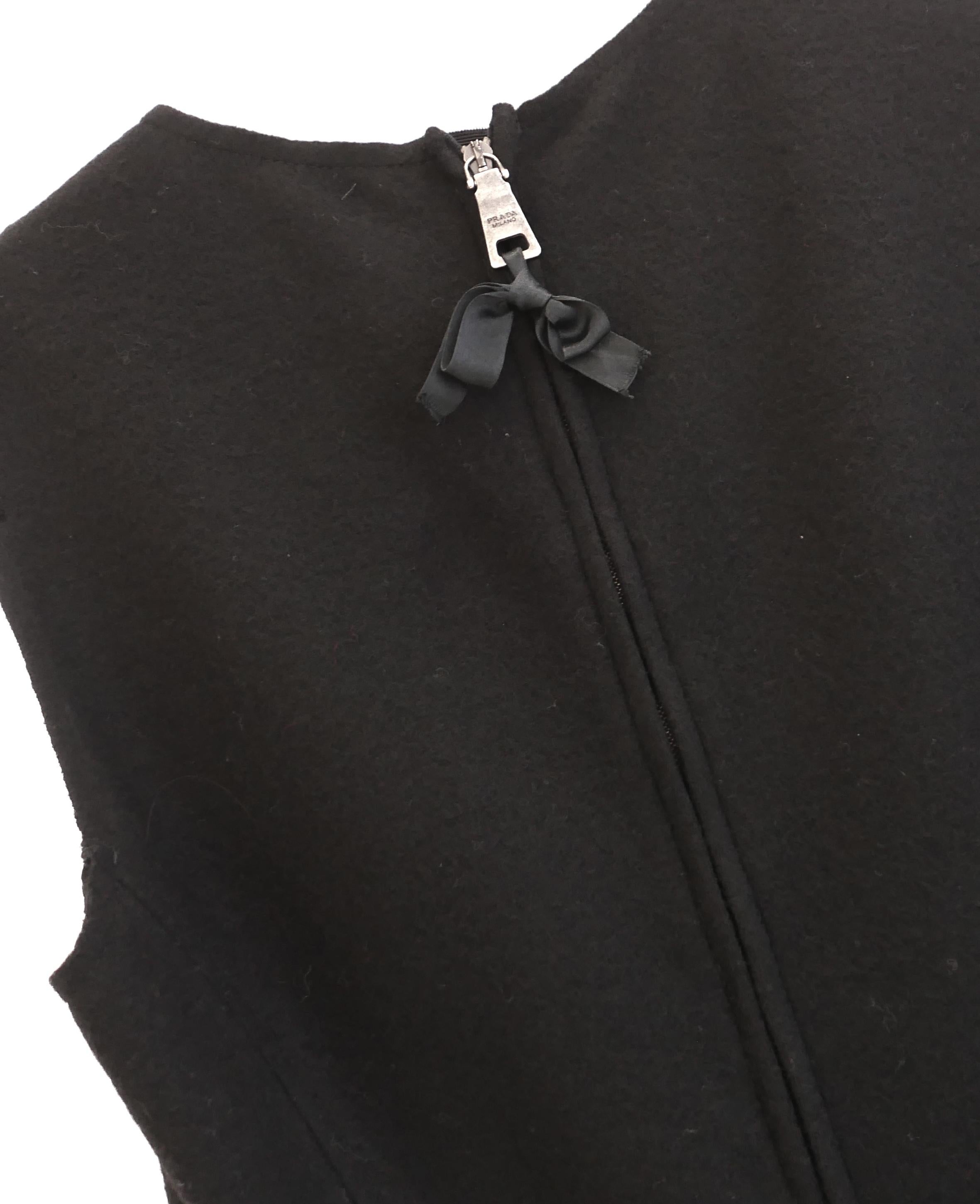 Prada - Automne 2008 - Robe à buste corseté en feutre de laine noir en vente 1
