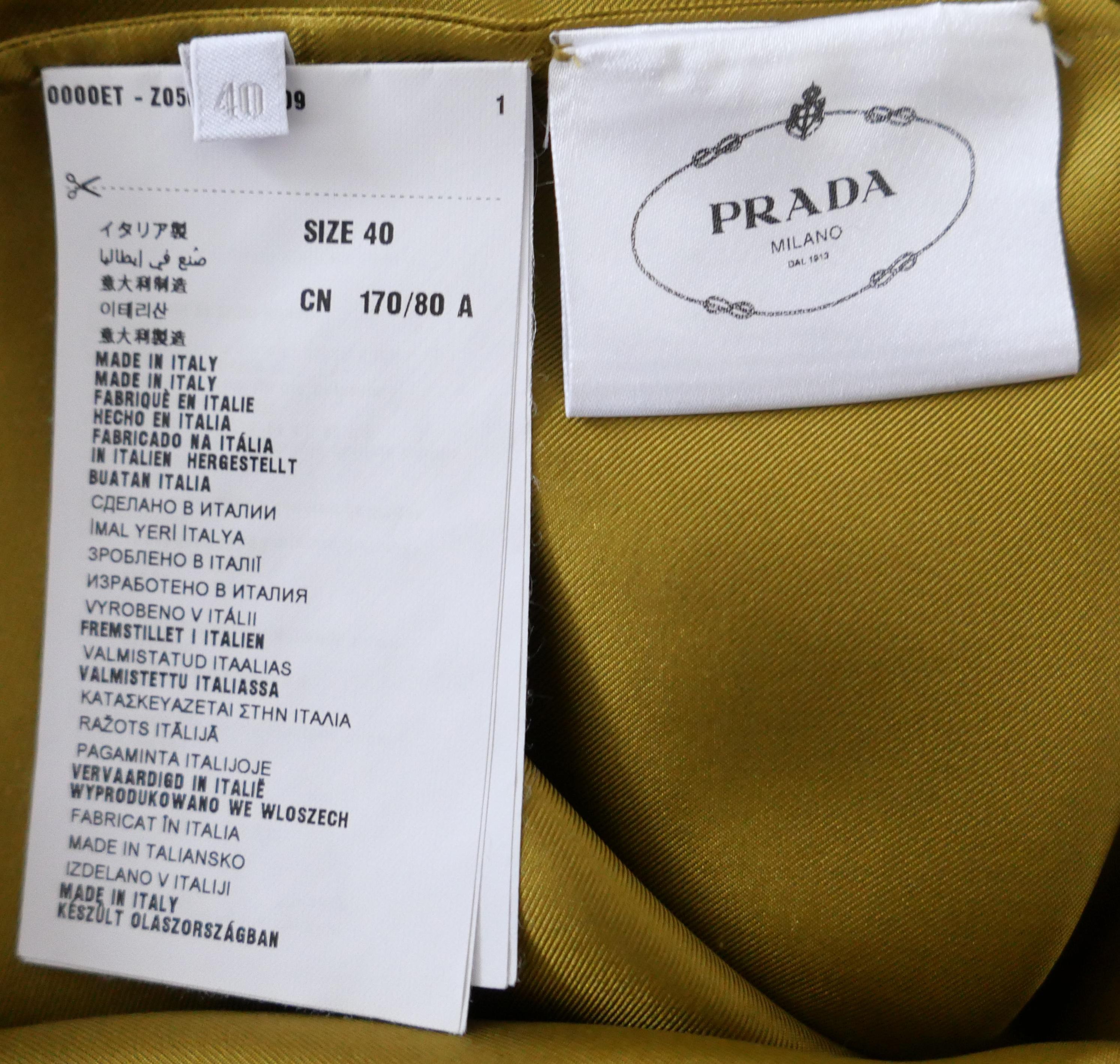 Prada Otoño 2015 Camisa de Seda Verde Chartreuse en venta 2