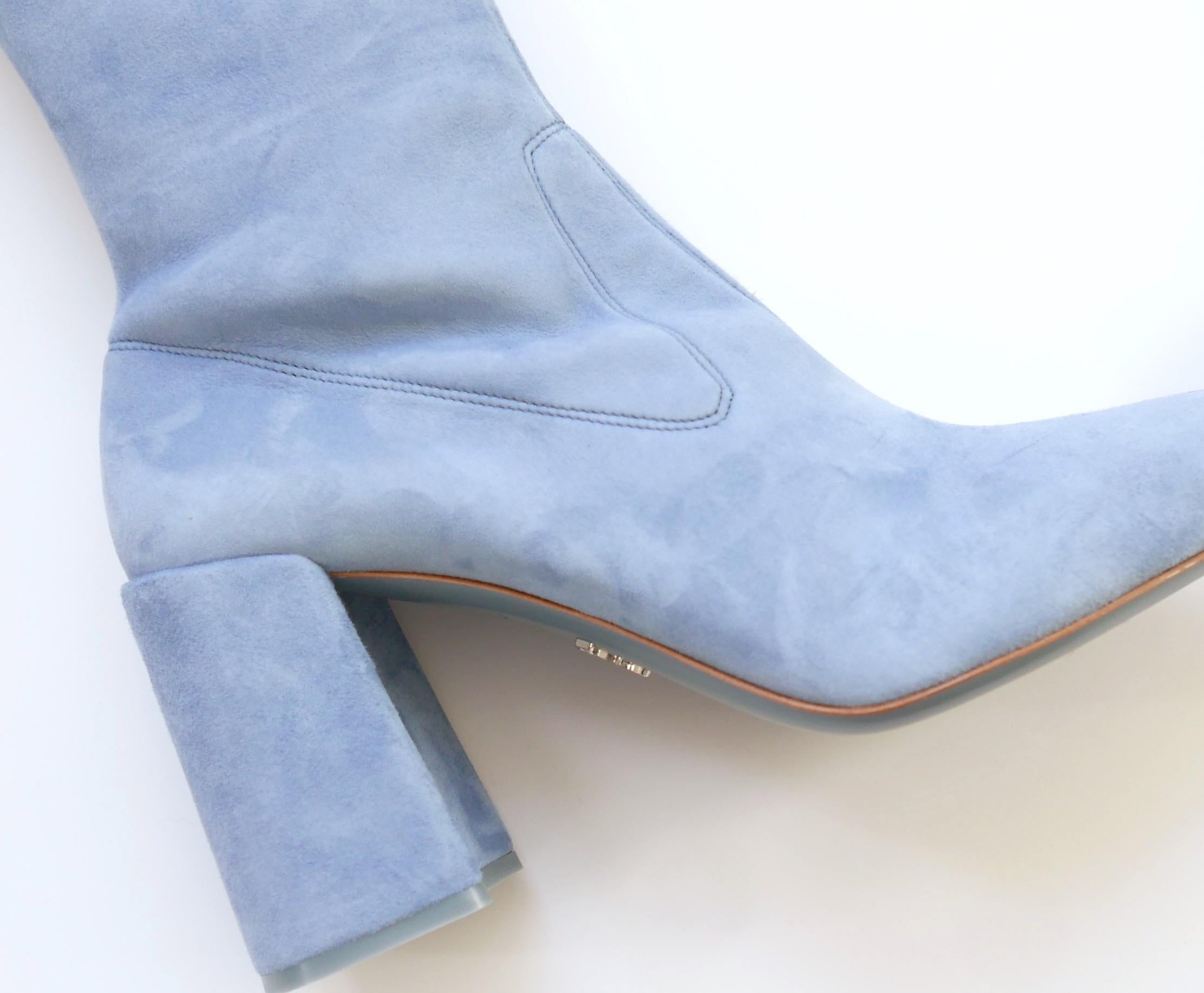 Prada automne 2015 en daim bleu poudre  Bottes à genoux en vente 3