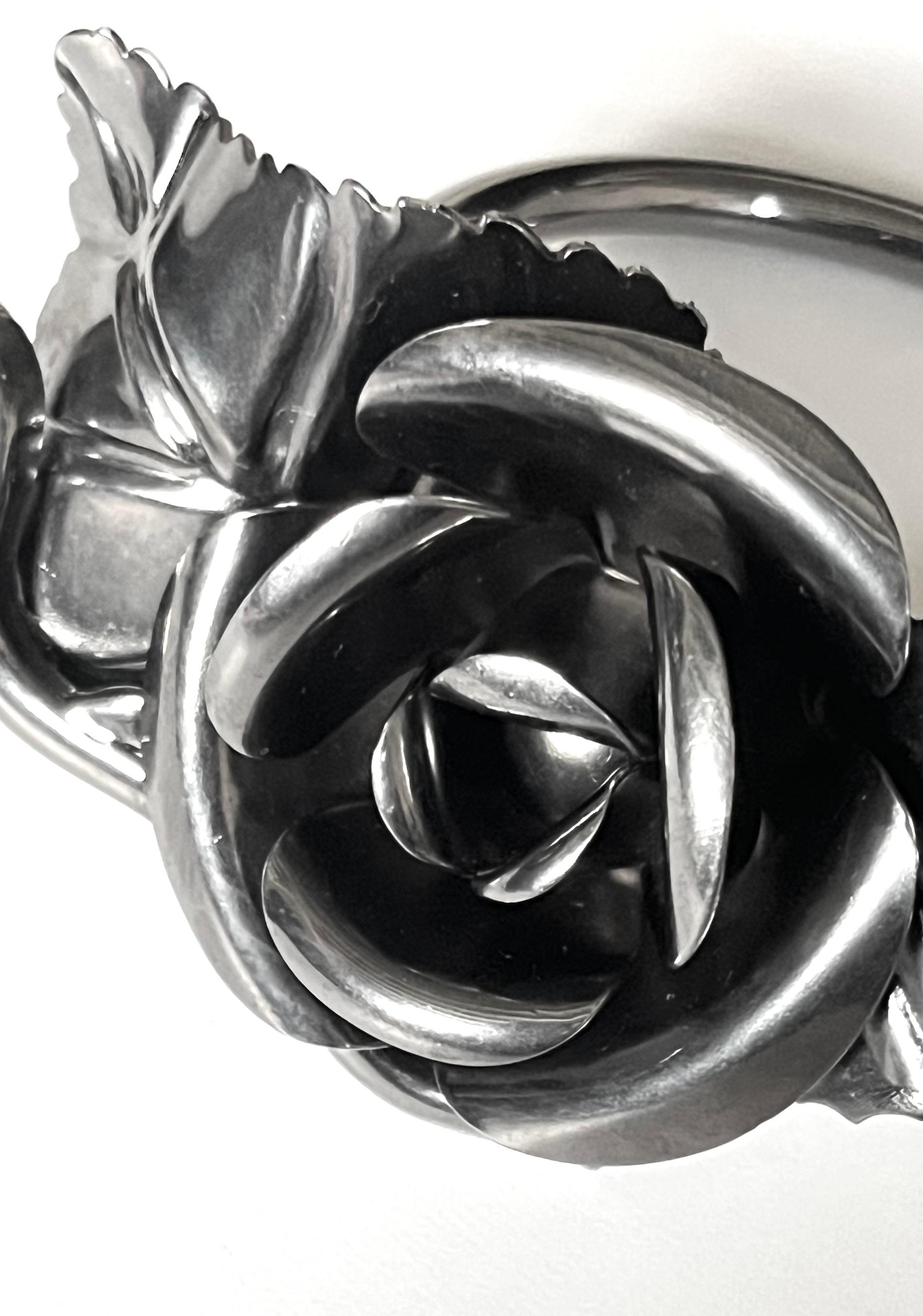 Prada - Automne 2016 - Bracelet en forme de rose Neuf - En vente à London, GB