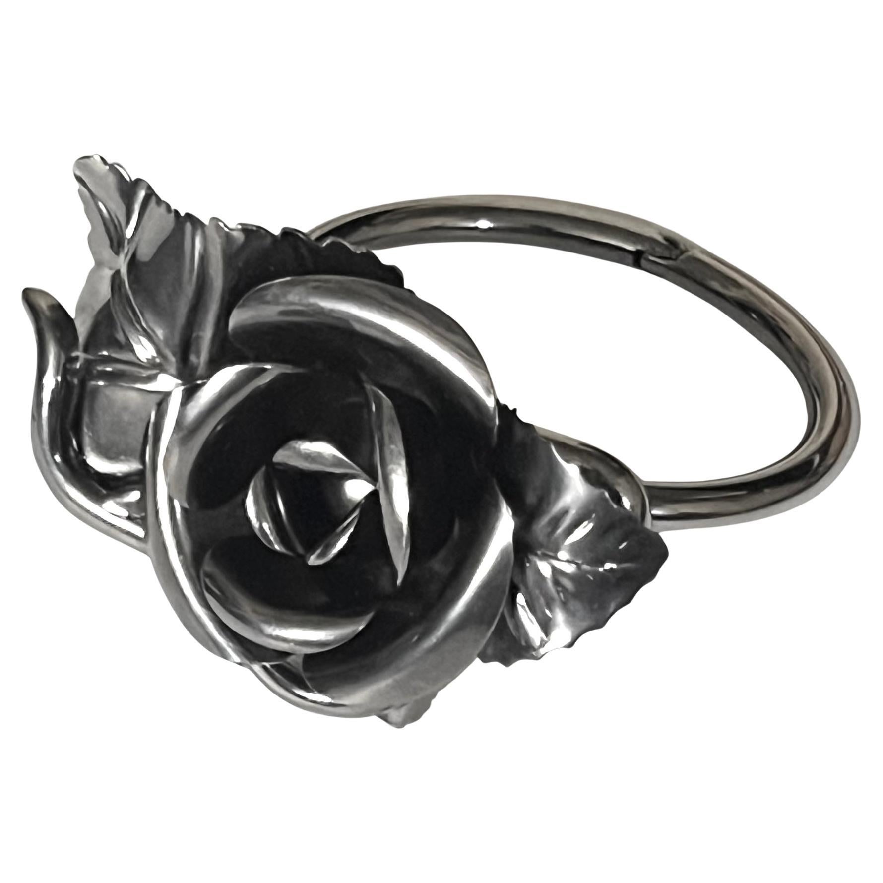 Prada - Automne 2016 - Bracelet en forme de rose en vente