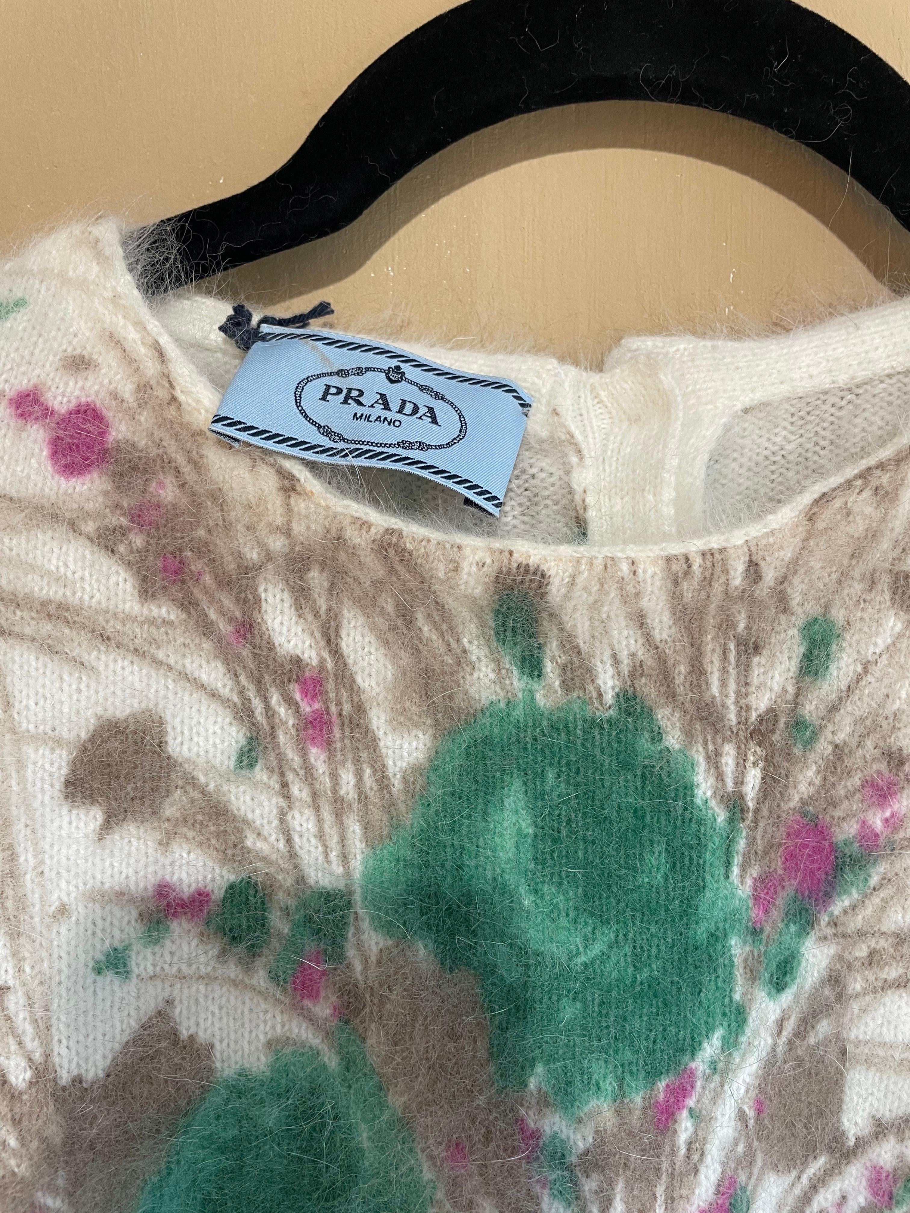 Prada Fall 2017 sweater In Excellent Condition In Carnate, IT