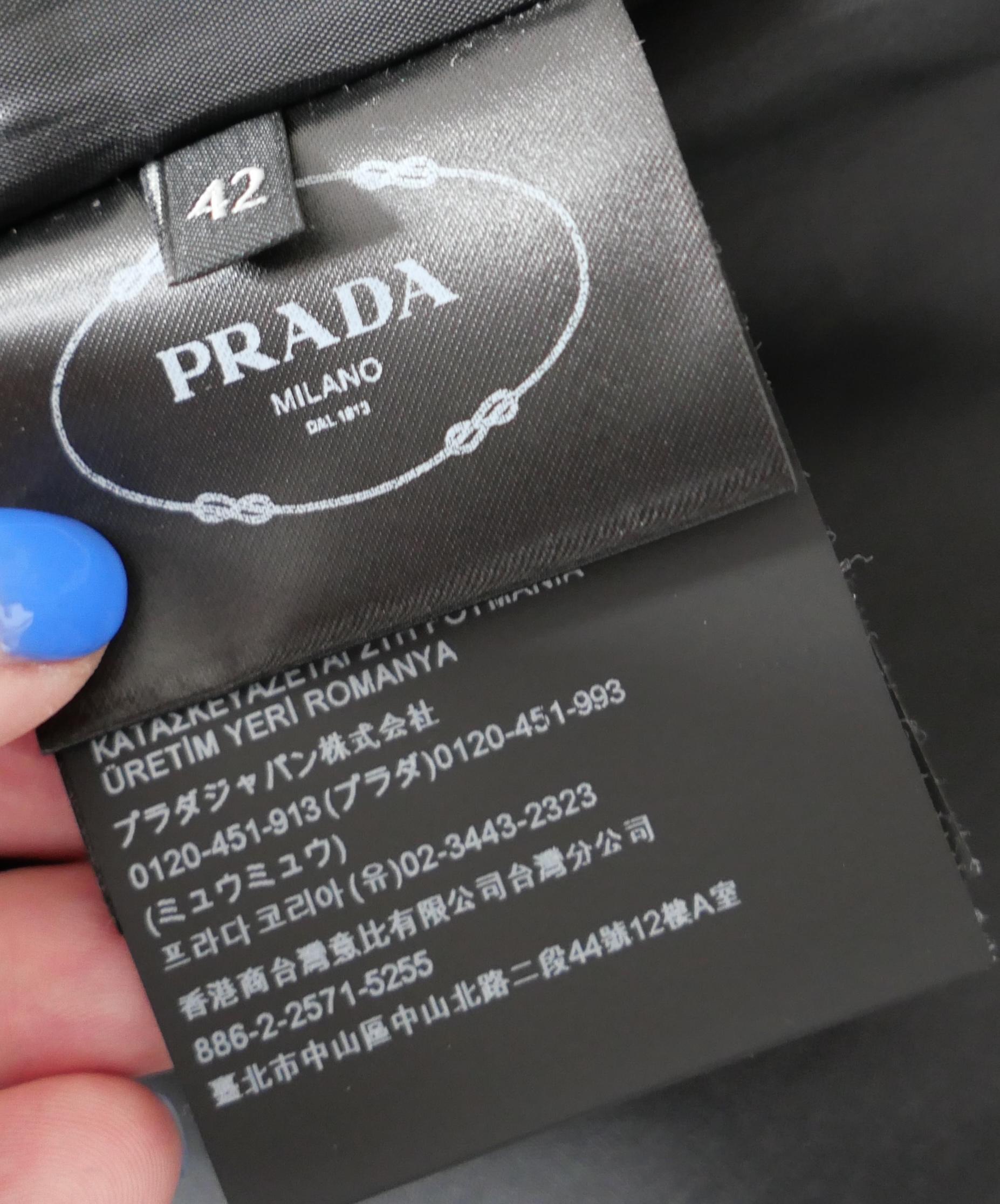 Abito a tenda in lana vergine Prada Autunno 2022 in vendita 1