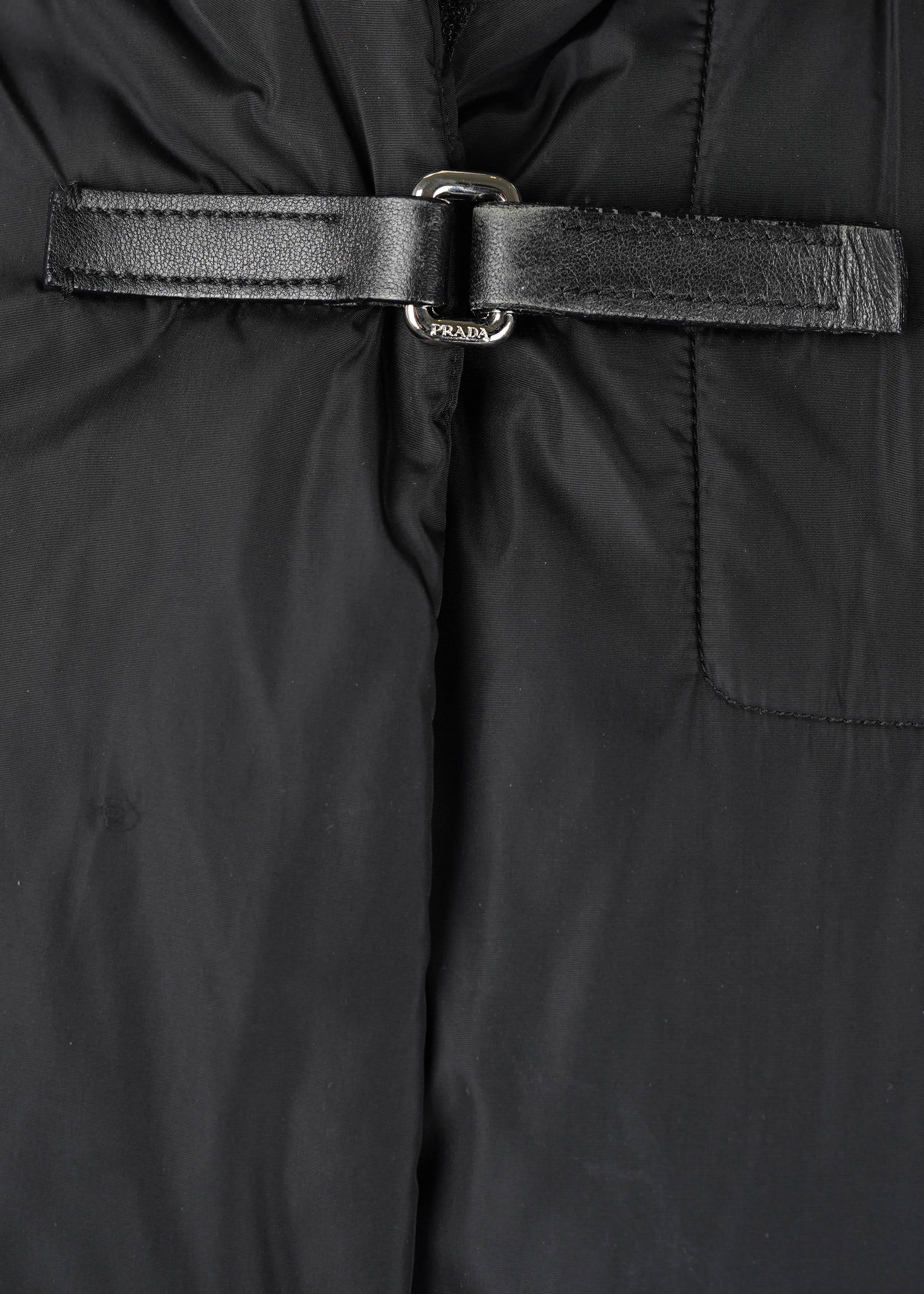 Prada Fall/Winter 1999 Black Nylon Buckle Coat - IT 40 en vente 2