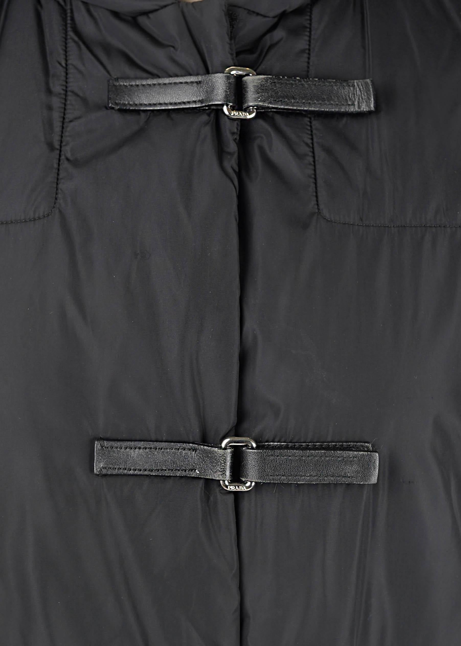 Prada Fall/Winter 1999 Black Nylon Buckle Coat - IT 40 en vente 3