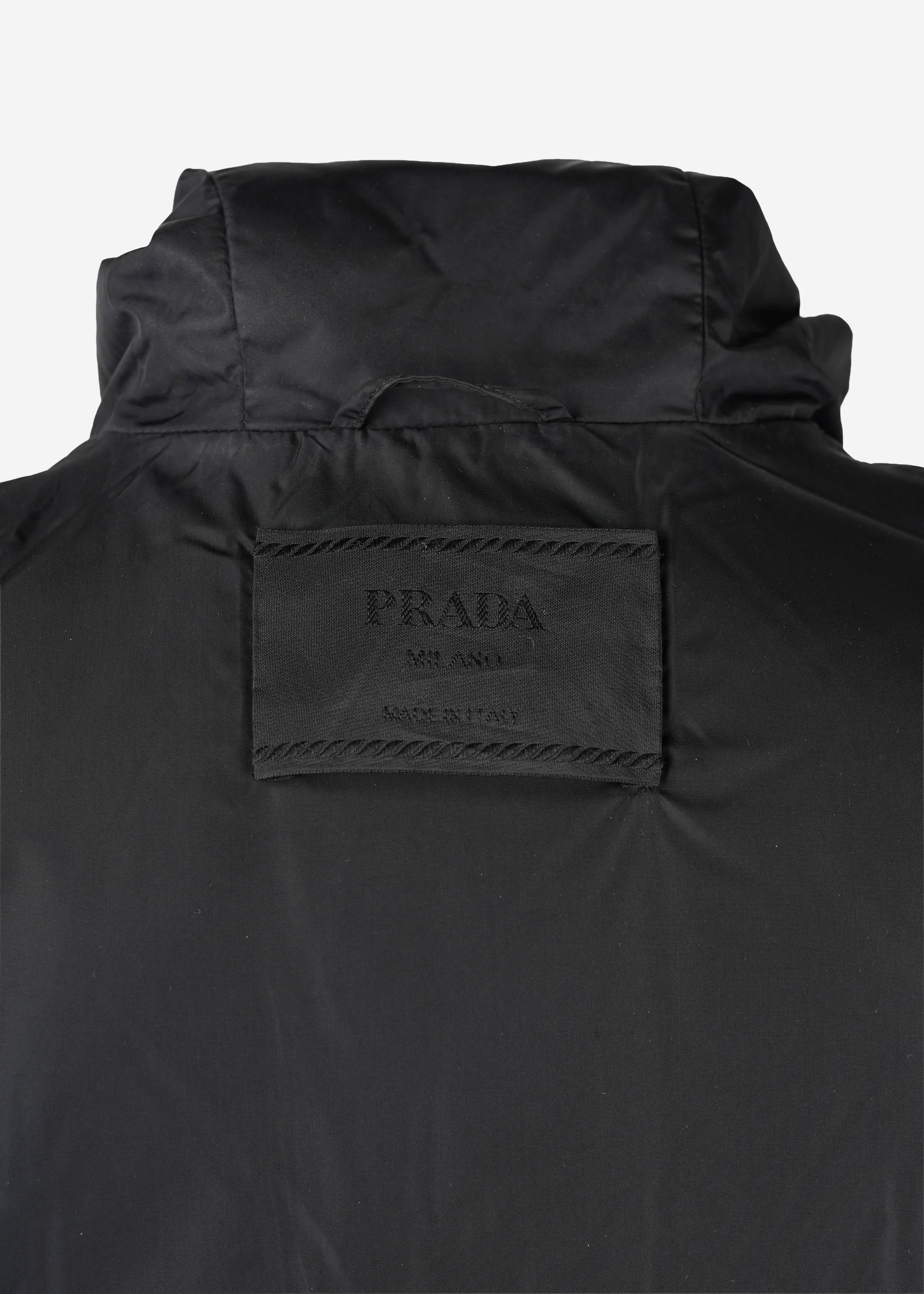 Prada Fall/Winter 1999 Black Nylon Buckle Coat - IT 40 en vente 4