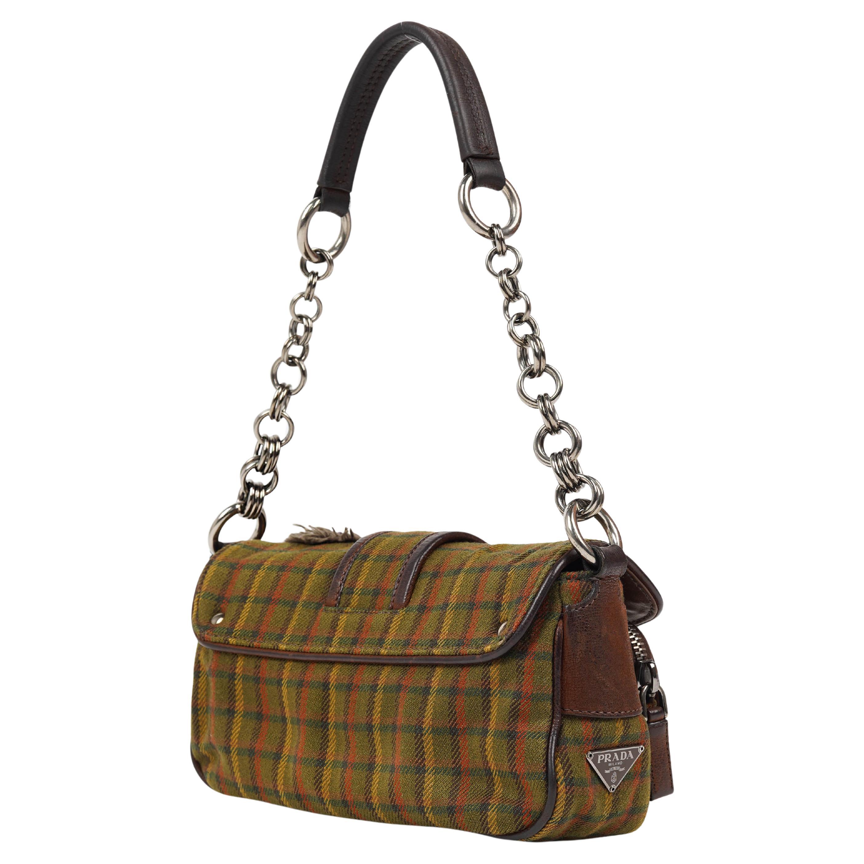 Prada Herbst/Winter 2004 Tartan Mini Umhängetasche im Zustand „Gut“ im Angebot in Berlin, DE