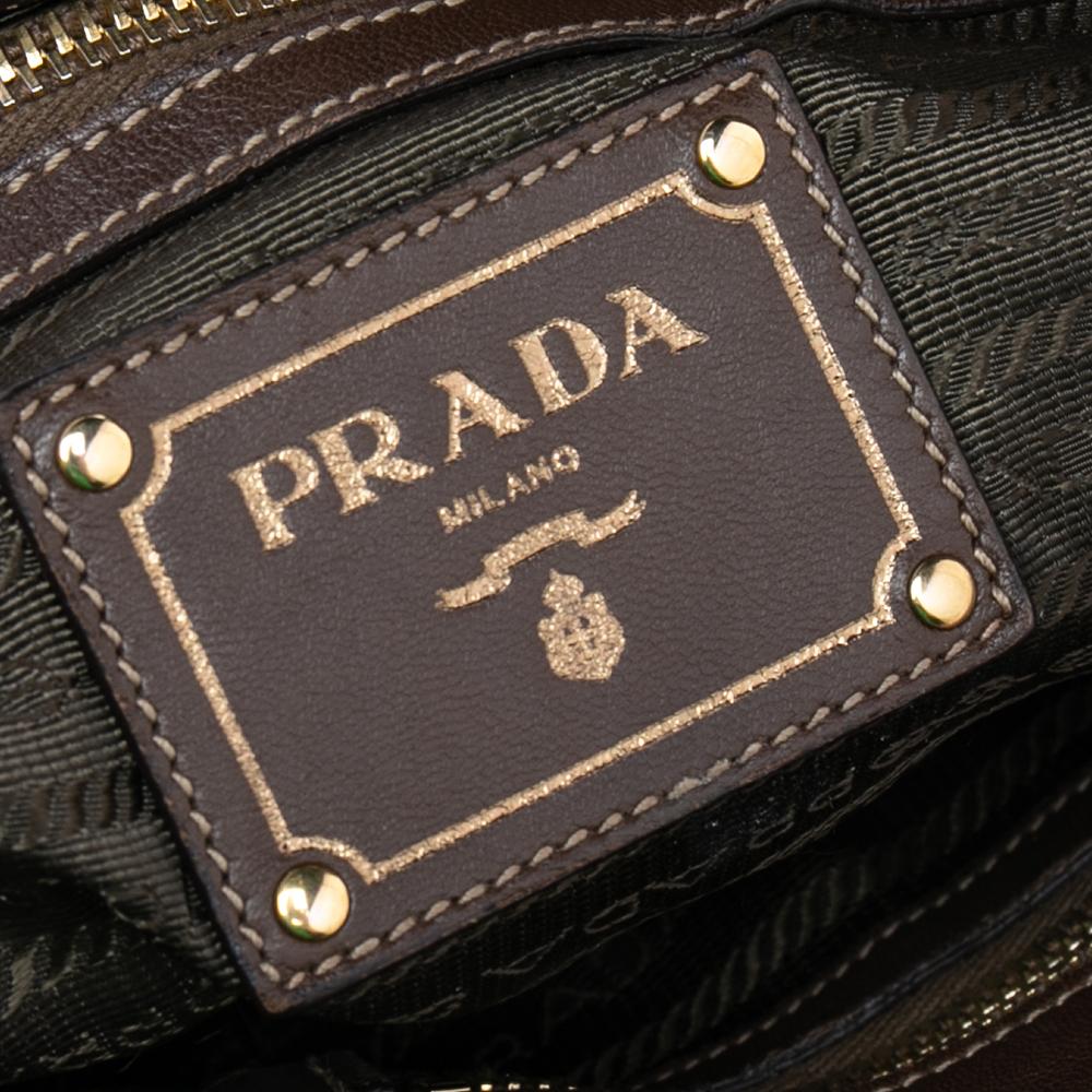 Prada Fatigue Green Nylon Shoulder Bag In Good Condition In Dubai, Al Qouz 2