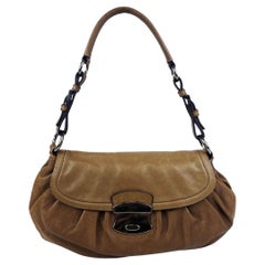 Bolso con solapa Prada