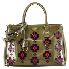 Prada Flowers Galleria Fourre-tout à double fermeture éclair en cuir Spazzolato Moyen