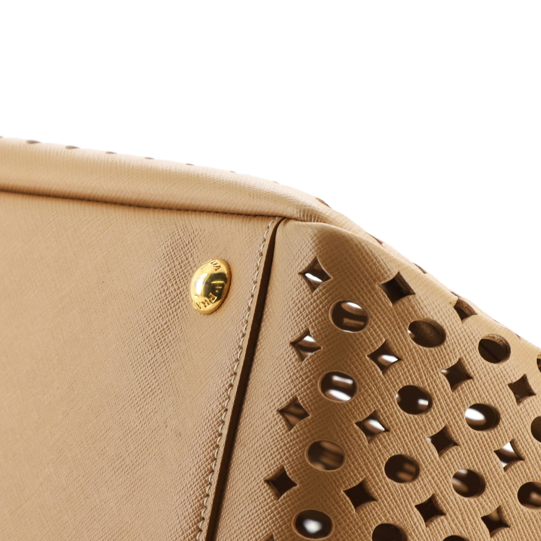 Prada Fori Bauletto Borsa in pelle saffiano traforata grande 2
