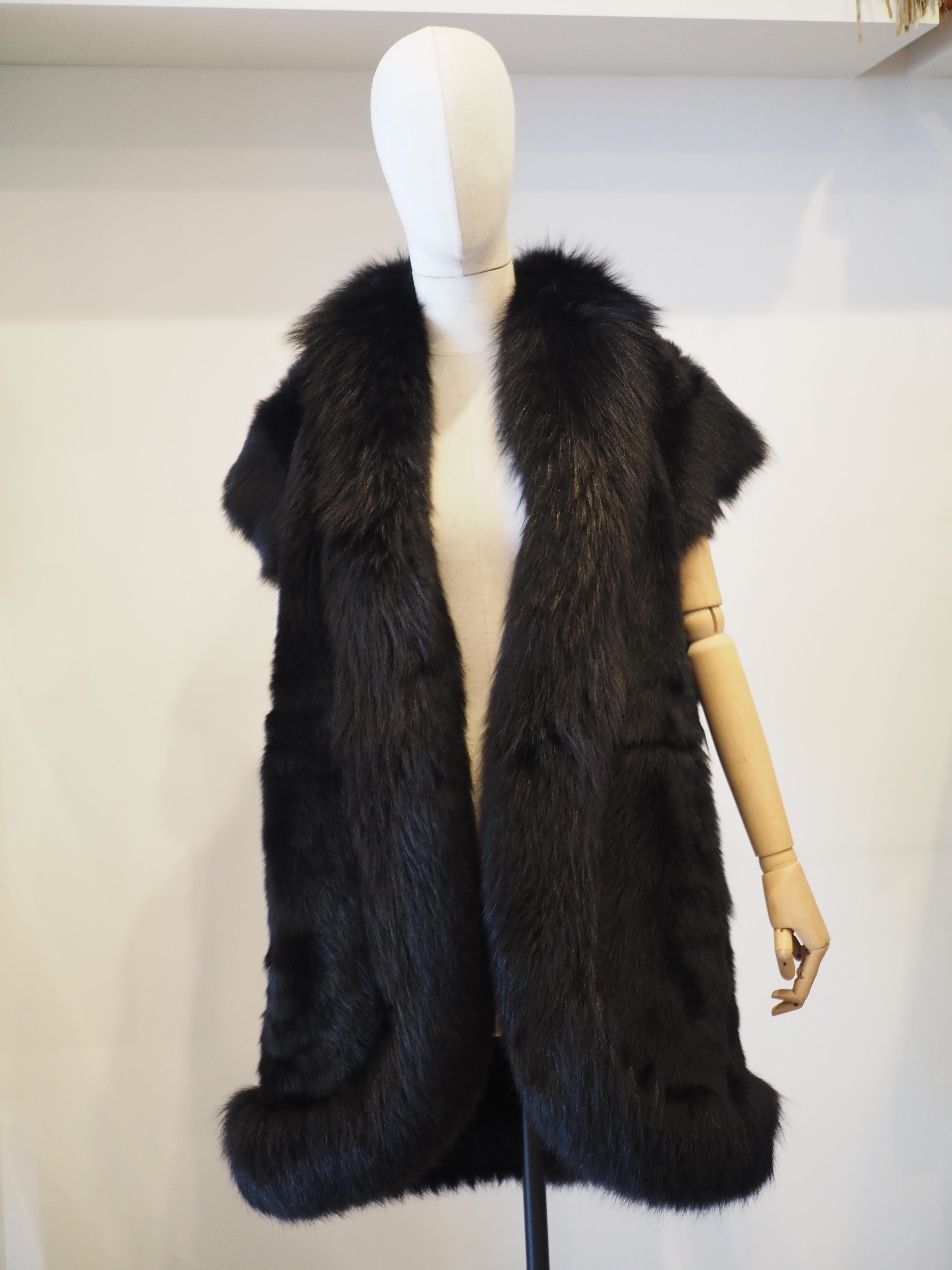 Prada Fox vest
Prada black blu fox totally made in italy in size 44
