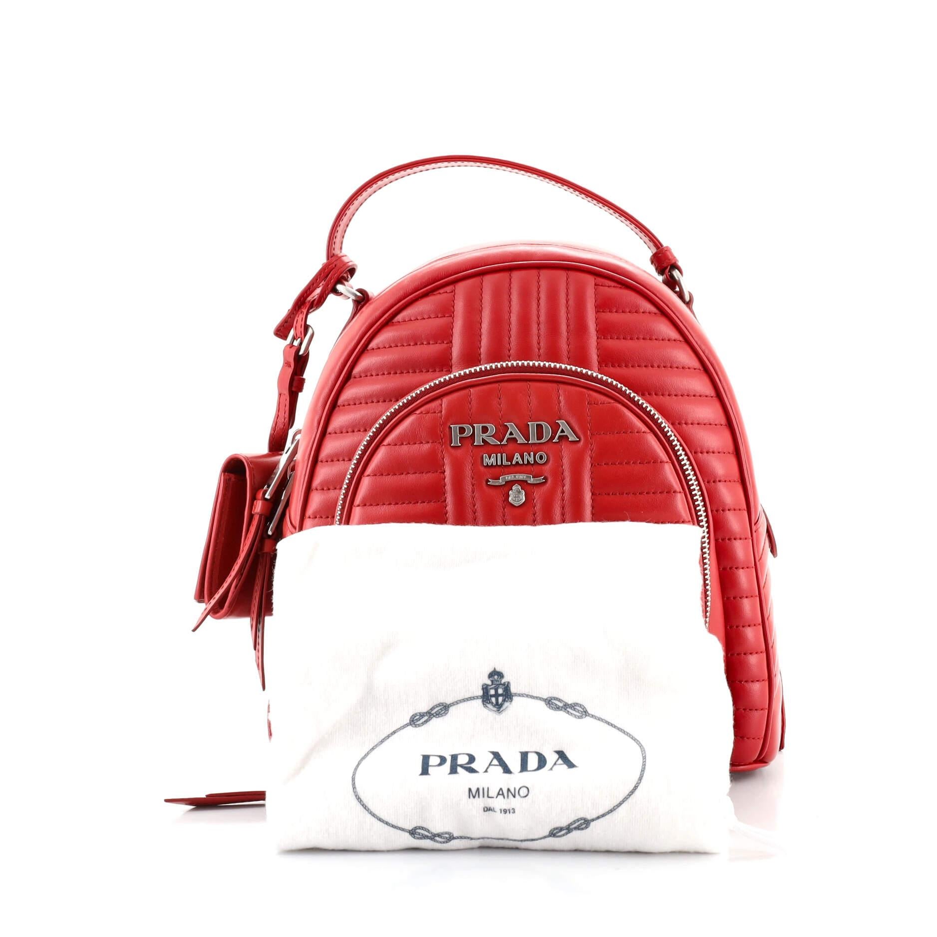 Condizioni: Eccellente. Graffi sull'hardware.
Accessori: Clochette, sacchetto antipolvere
Misure: Altezza 9,5