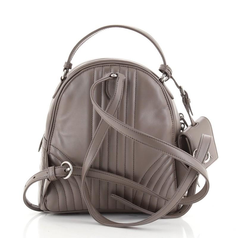 Prada Front Pocket Rucksack Diagramme Gestepptes Leder Klein im Zustand „Gut“ in NY, NY