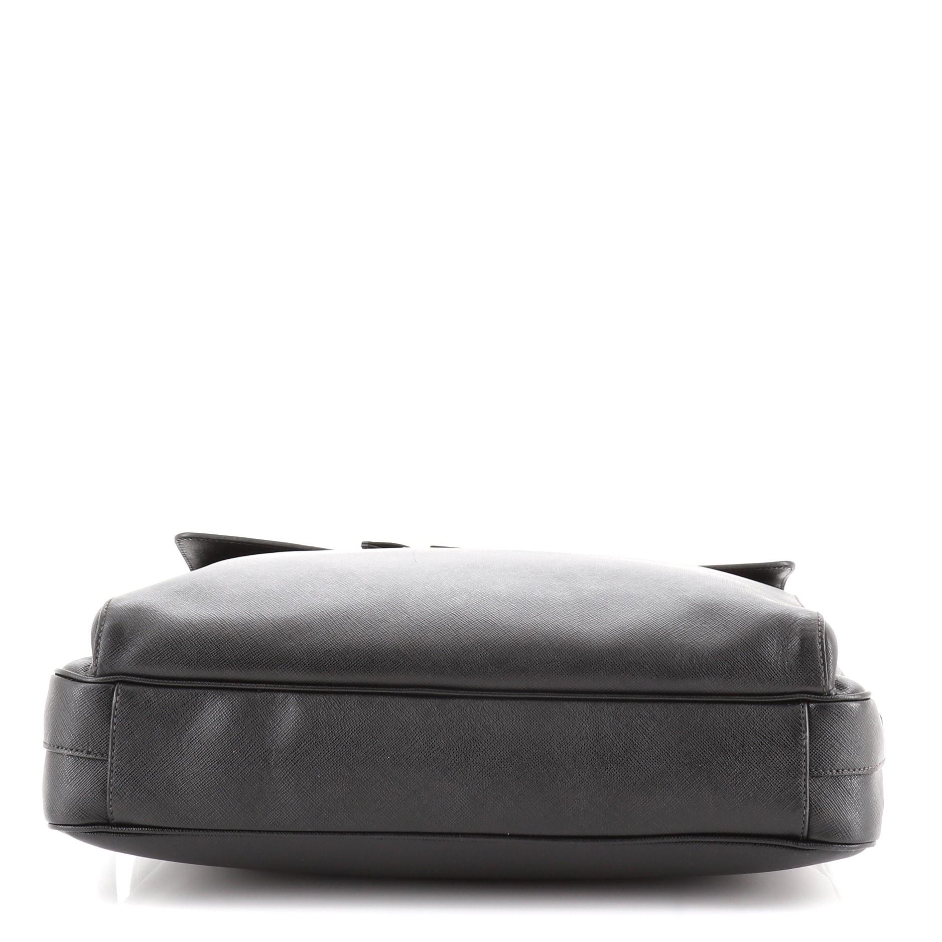 Prada Front Pocket Aktentasche aus schwarzem Saffiano-Leder (Schwarz) im Angebot