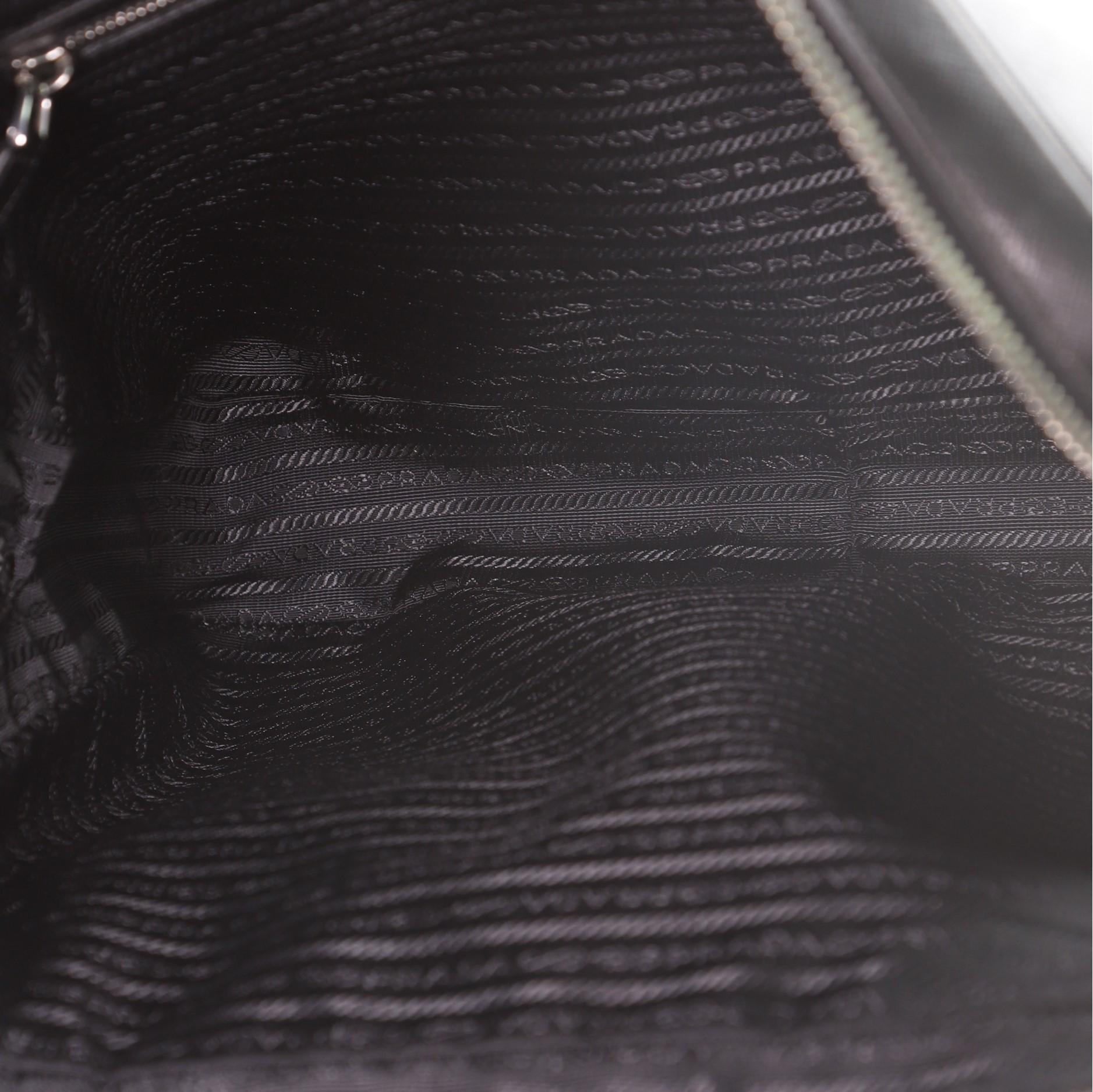 Prada Front Pocket Aktentasche aus schwarzem Saffiano-Leder im Zustand „Gut“ im Angebot in Irvine, CA